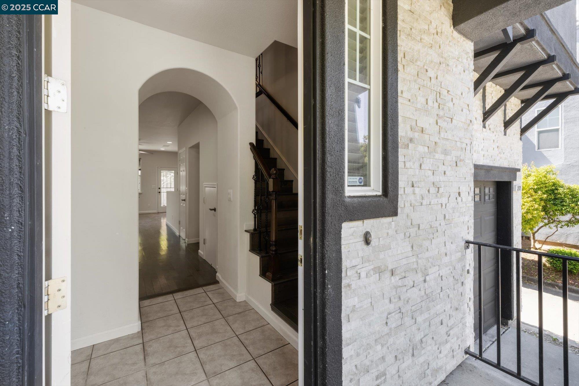 Detail Gallery Image 4 of 55 For 272 Appian Village Dr, El Sobrante,  CA 94803 - 4 Beds | 2/1 Baths