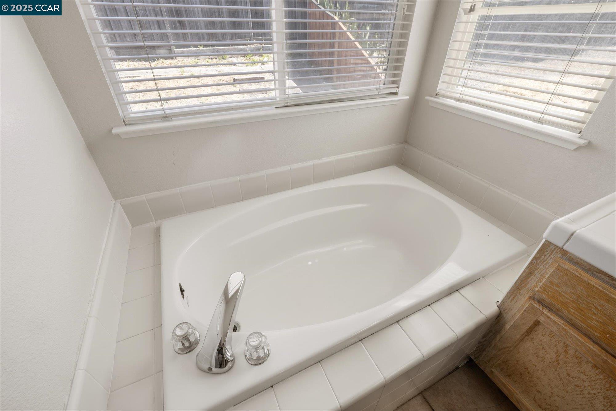 Detail Gallery Image 40 of 55 For 272 Appian Village Dr, El Sobrante,  CA 94803 - 4 Beds | 2/1 Baths