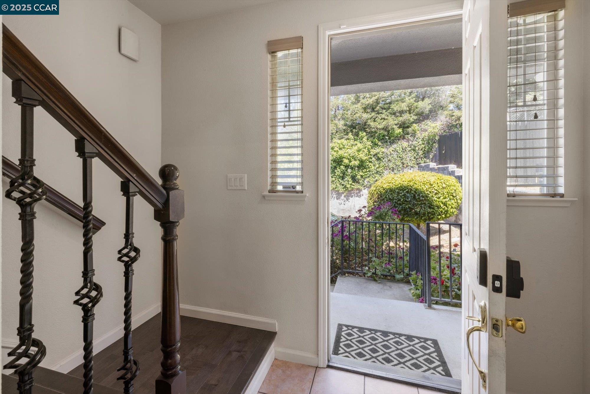 Detail Gallery Image 5 of 55 For 272 Appian Village Dr, El Sobrante,  CA 94803 - 4 Beds | 2/1 Baths