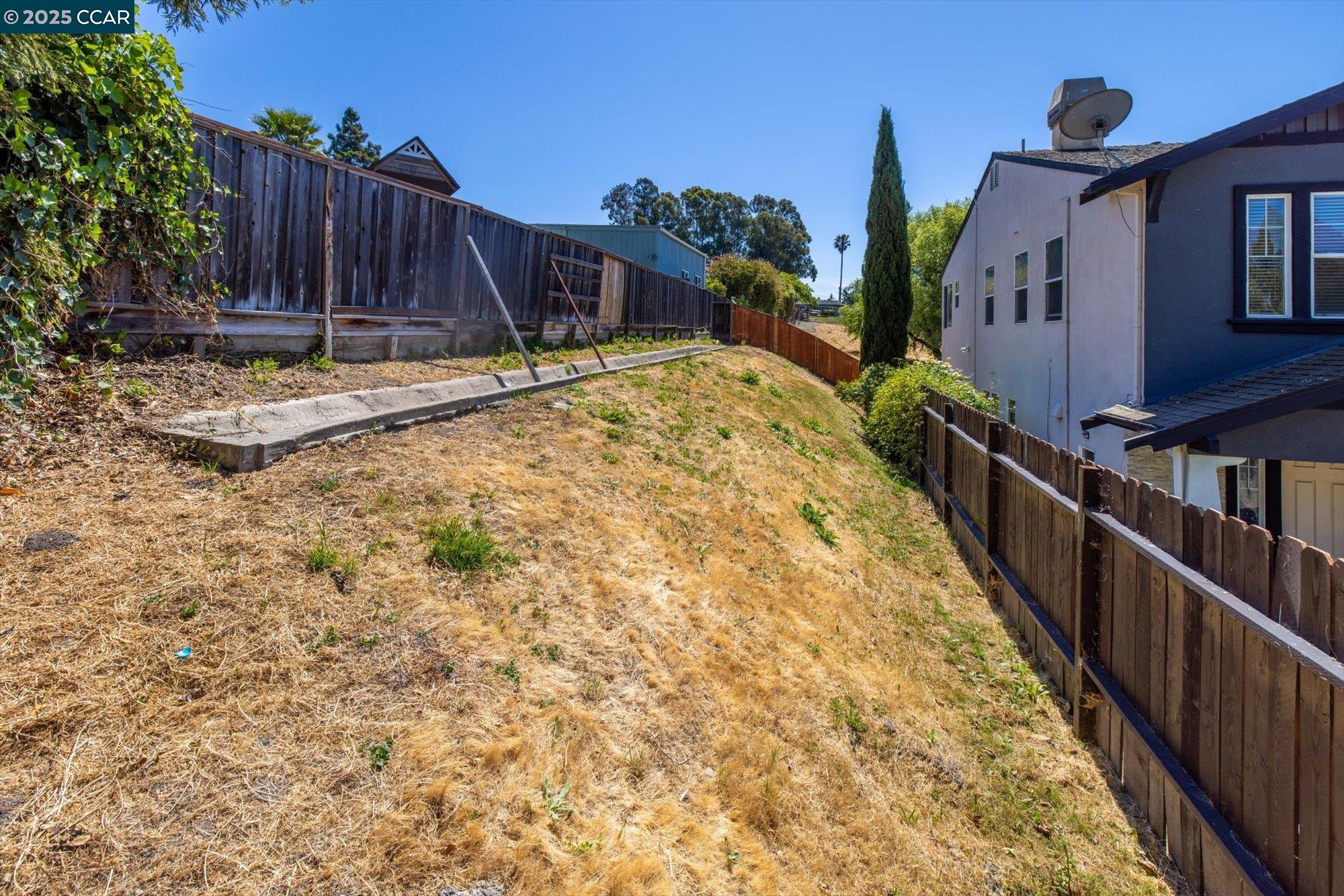 Detail Gallery Image 10 of 55 For 272 Appian Village Dr, El Sobrante,  CA 94803 - 4 Beds | 2/1 Baths