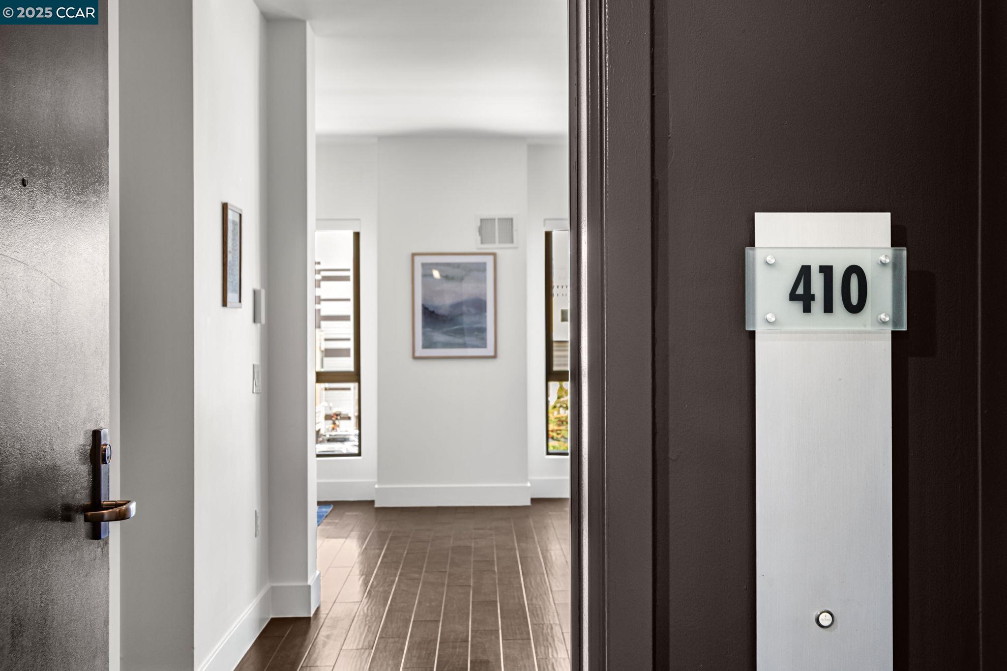 Detail Gallery Image 2 of 56 For 438 W Grand Ave #410,  Oakland,  CA 94612 - 2 Beds | 2/1 Baths