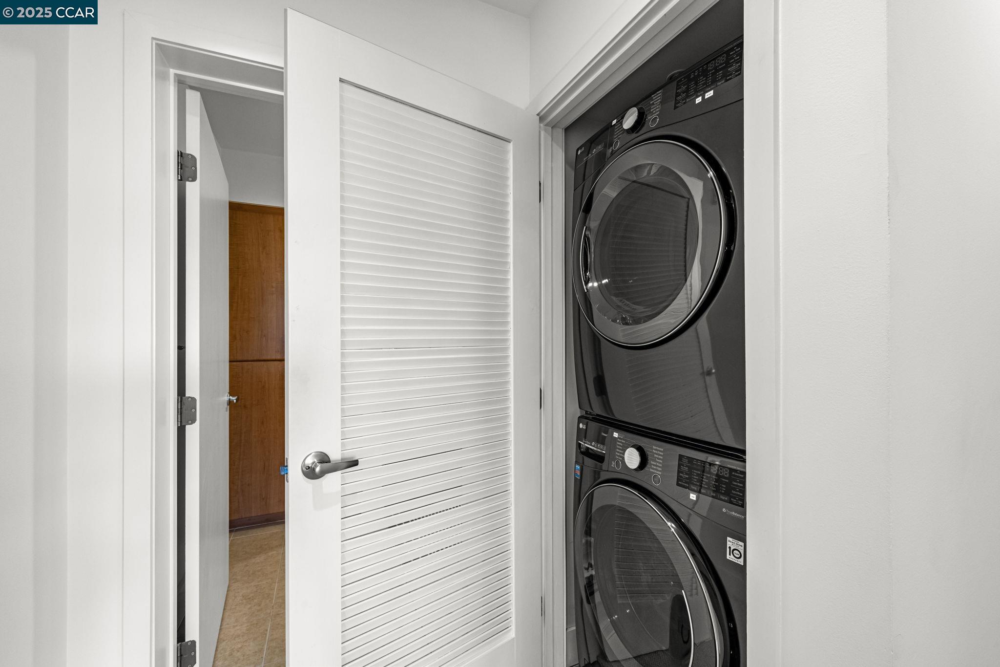Detail Gallery Image 29 of 56 For 438 W Grand Ave #410,  Oakland,  CA 94612 - 2 Beds | 2/1 Baths