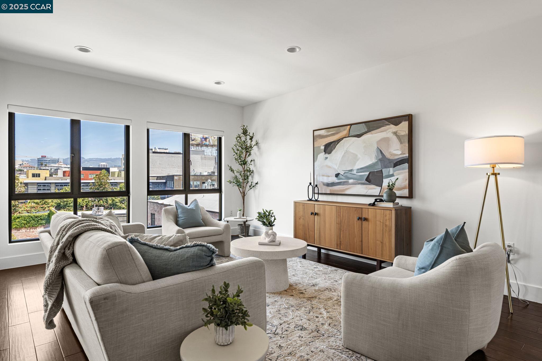 Detail Gallery Image 4 of 56 For 438 W Grand Ave #410,  Oakland,  CA 94612 - 2 Beds | 2/1 Baths