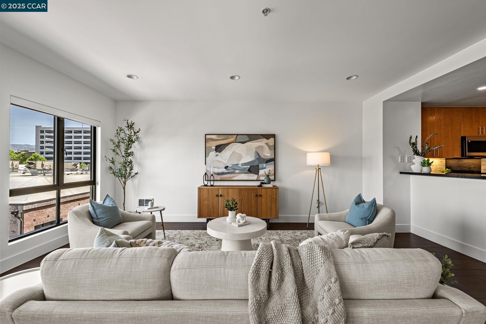 Detail Gallery Image 6 of 56 For 438 W Grand Ave #410,  Oakland,  CA 94612 - 2 Beds | 2/1 Baths