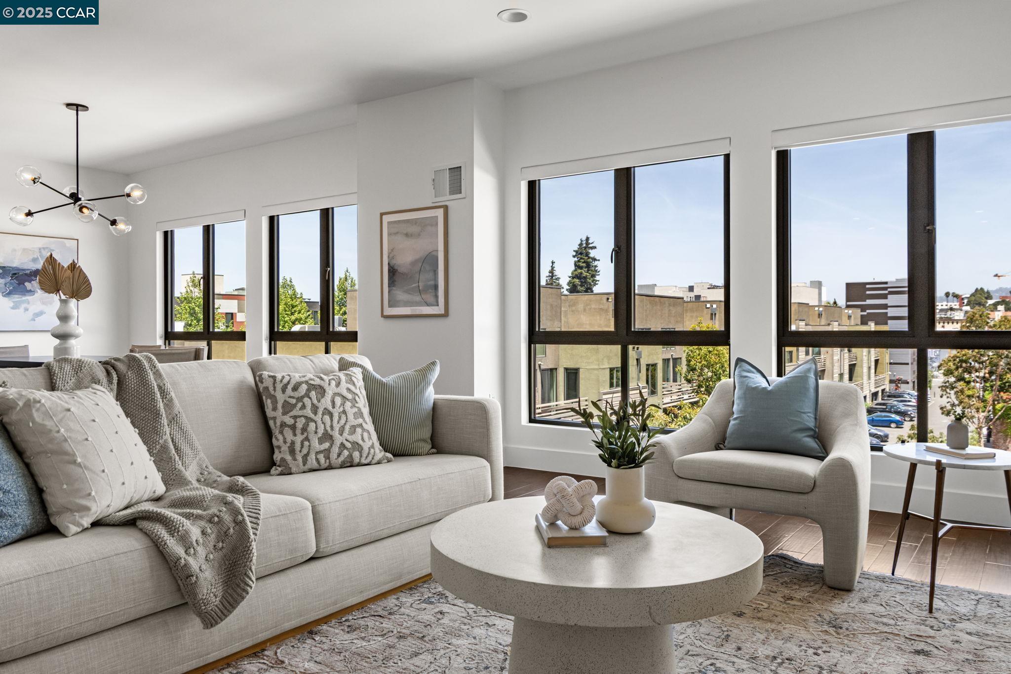 Detail Gallery Image 9 of 56 For 438 W Grand Ave #410,  Oakland,  CA 94612 - 2 Beds | 2/1 Baths