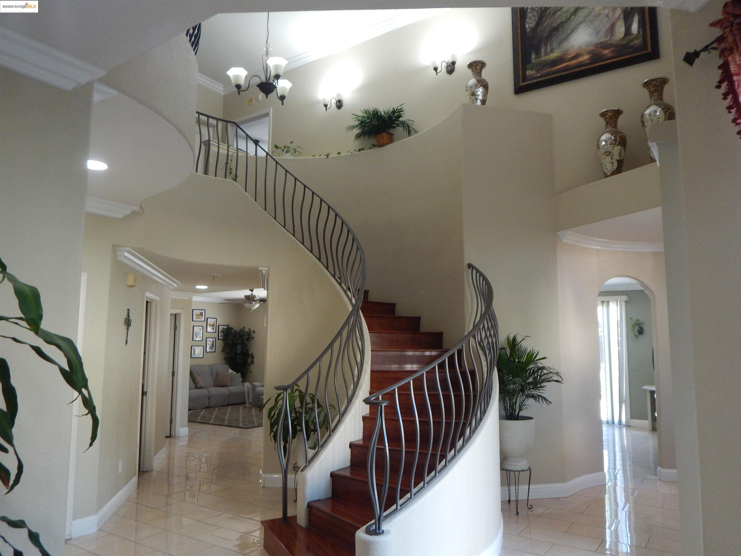 Detail Gallery Image 5 of 22 For 1983 Colosseum Way, Antioch,  CA 94531 - 4 Beds | 3 Baths