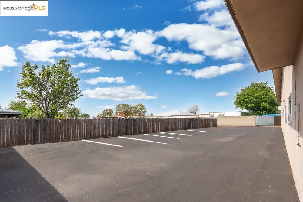 Detail Gallery Image 4 of 24 For 1510 W 12th, Tracy,  CA 95376-3256 - – Beds | – Baths
