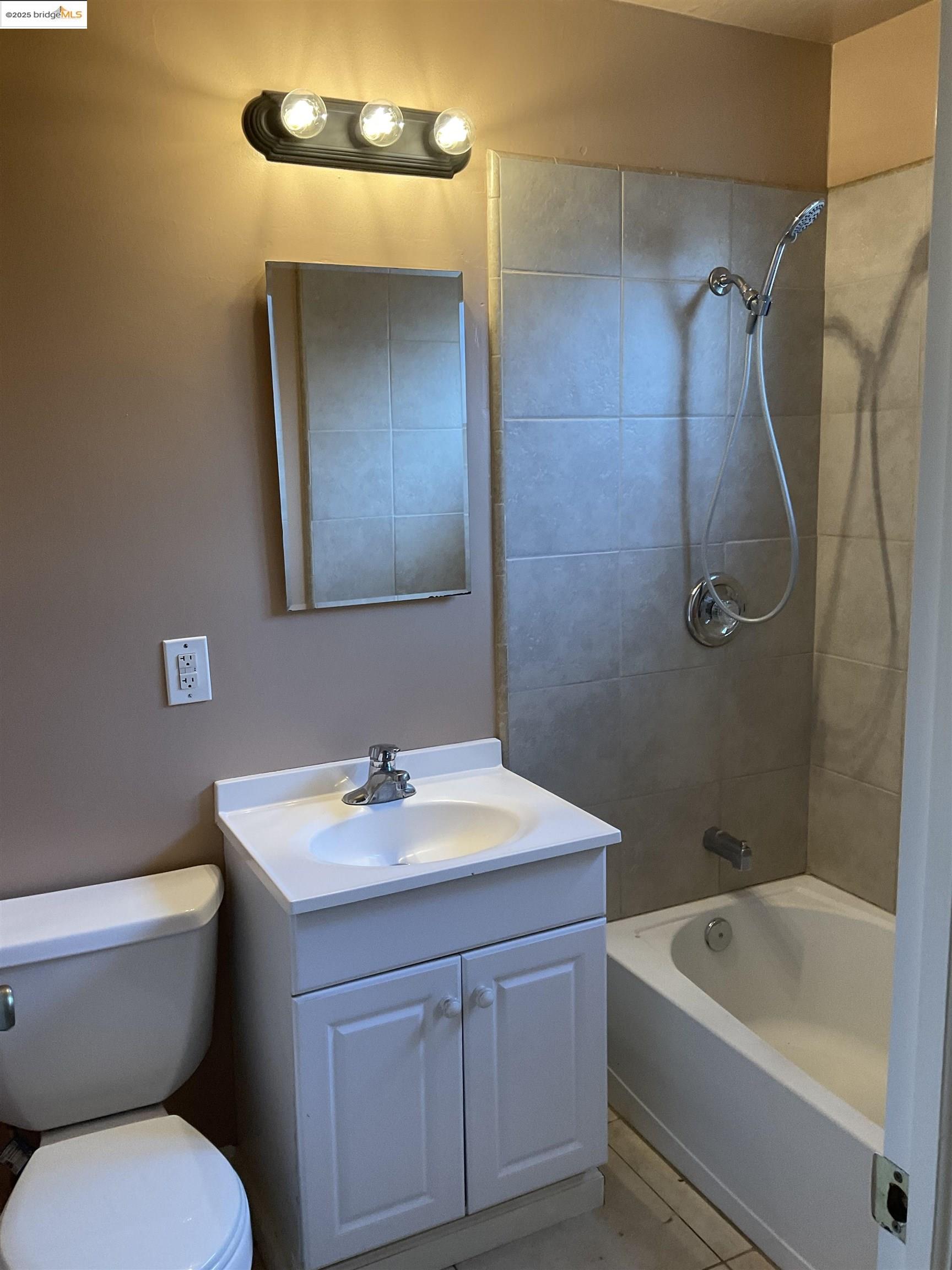 Detail Gallery Image 6 of 7 For 2712 Stamm Drive, Antioch,  CA 94509 - 3 Beds | 1 Baths