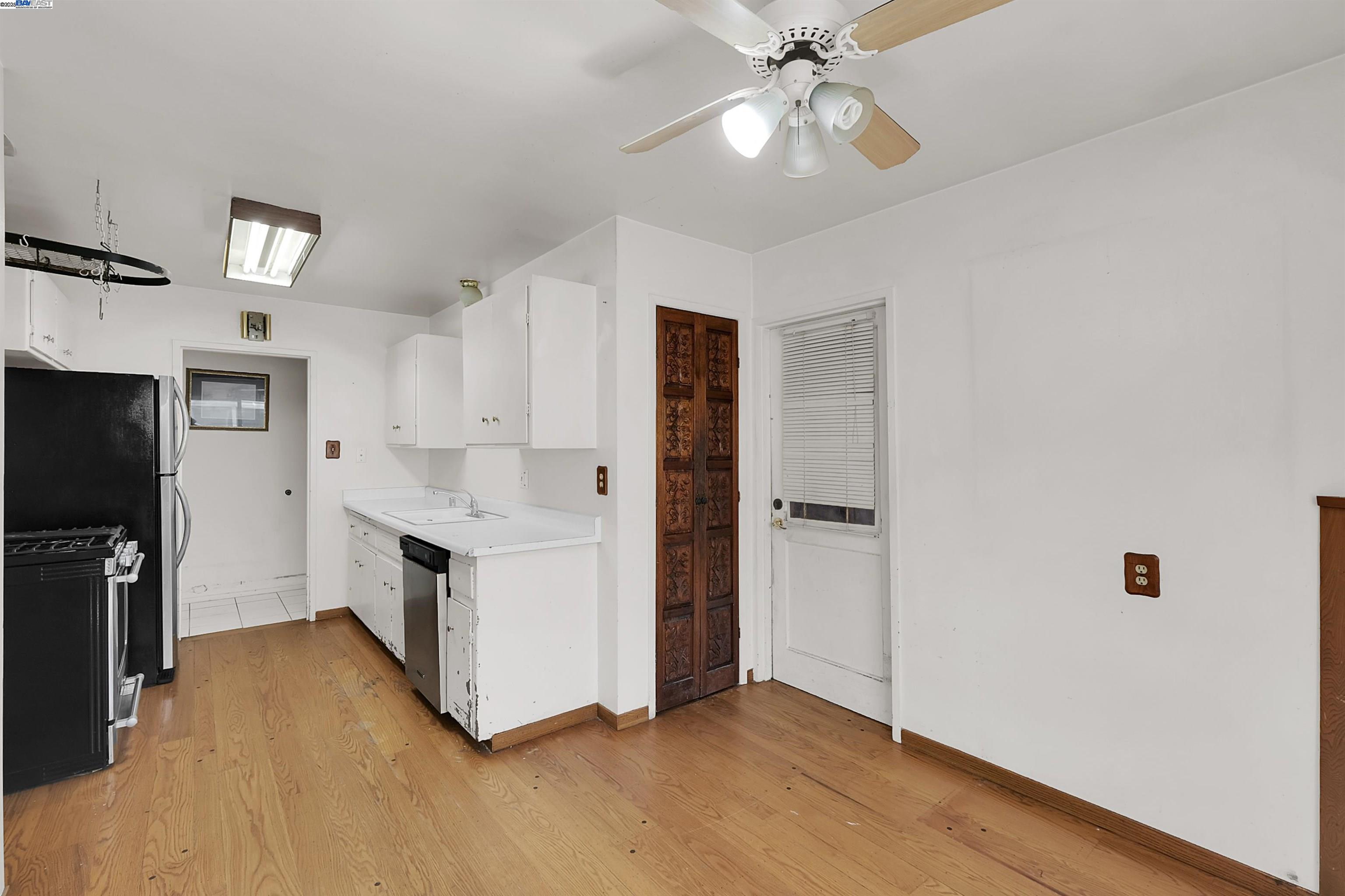 Detail Gallery Image 12 of 29 For 15939 Saint Johns Dr, San Lorenzo,  CA 94580 - 3 Beds | 2 Baths