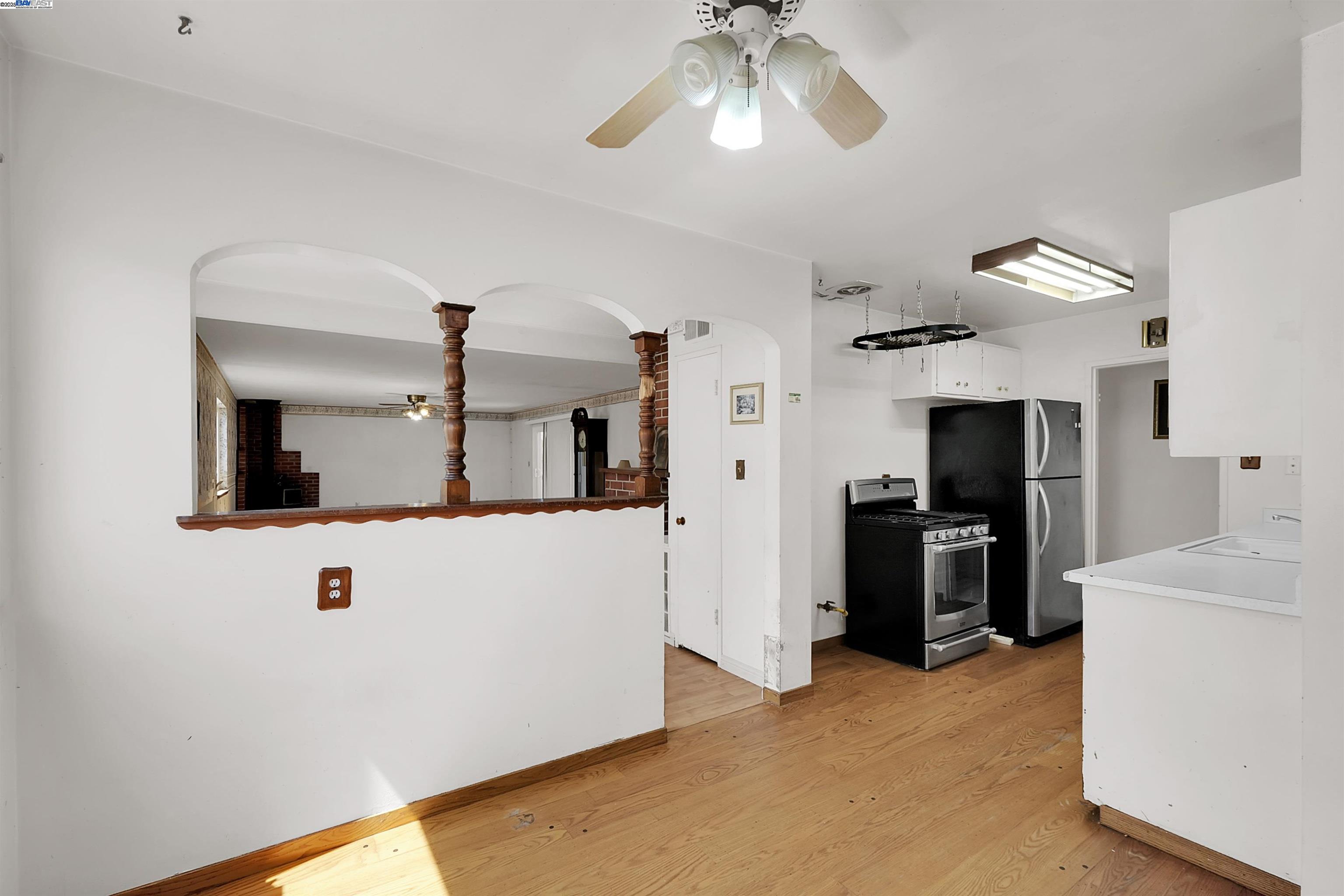 Detail Gallery Image 14 of 29 For 15939 Saint Johns Dr, San Lorenzo,  CA 94580 - 3 Beds | 2 Baths