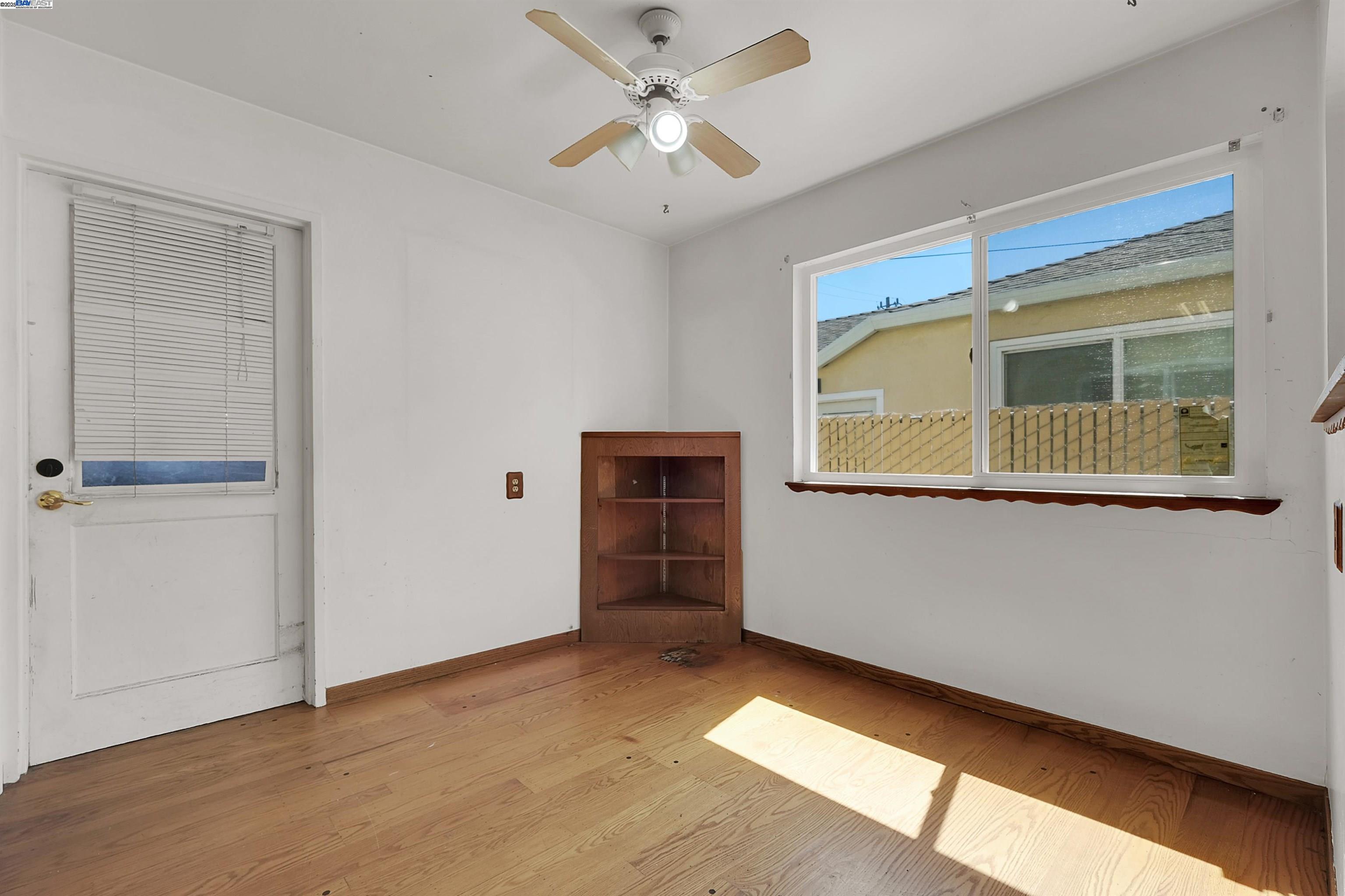 Detail Gallery Image 15 of 29 For 15939 Saint Johns Dr, San Lorenzo,  CA 94580 - 3 Beds | 2 Baths