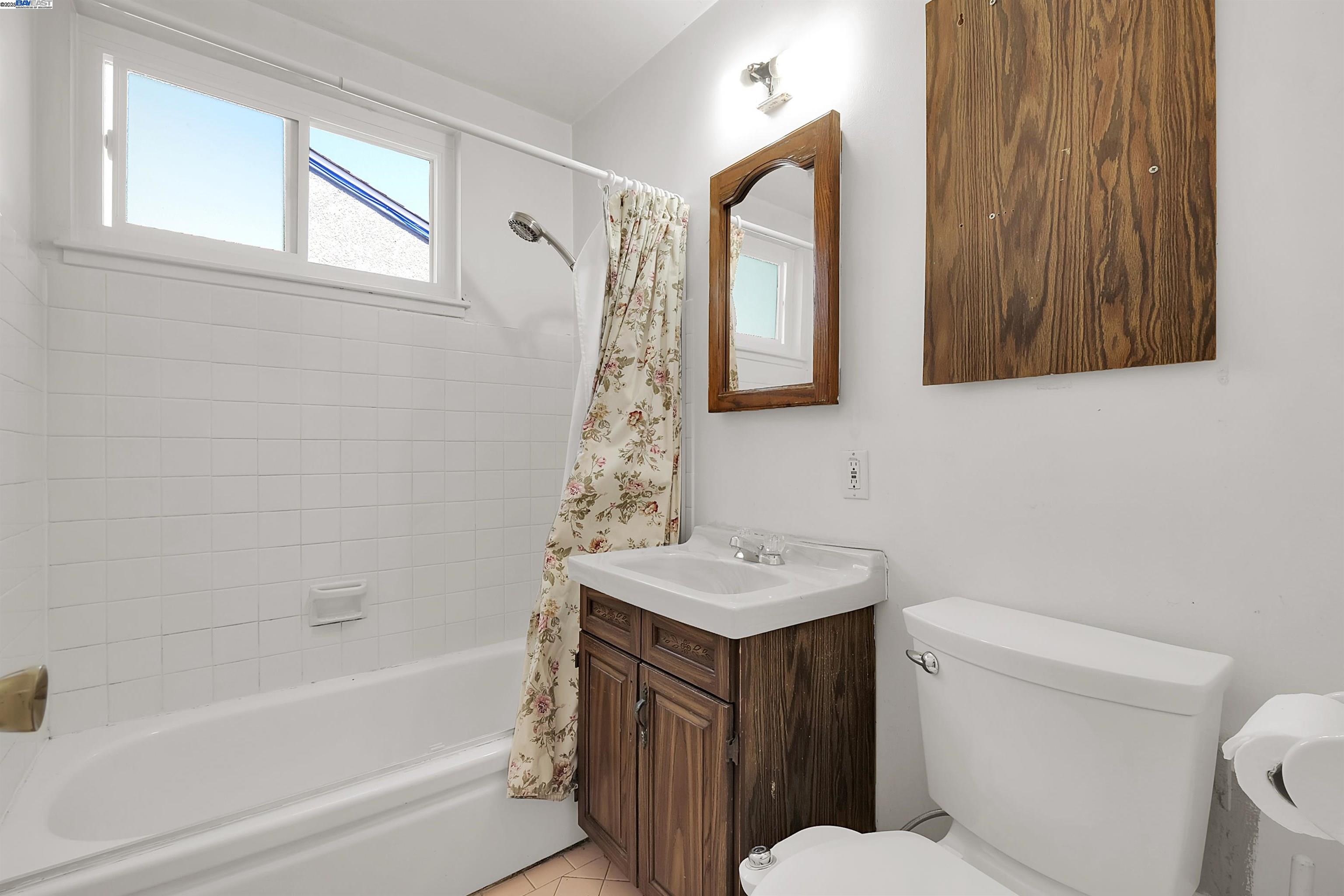 Detail Gallery Image 19 of 29 For 15939 Saint Johns Dr, San Lorenzo,  CA 94580 - 3 Beds | 2 Baths
