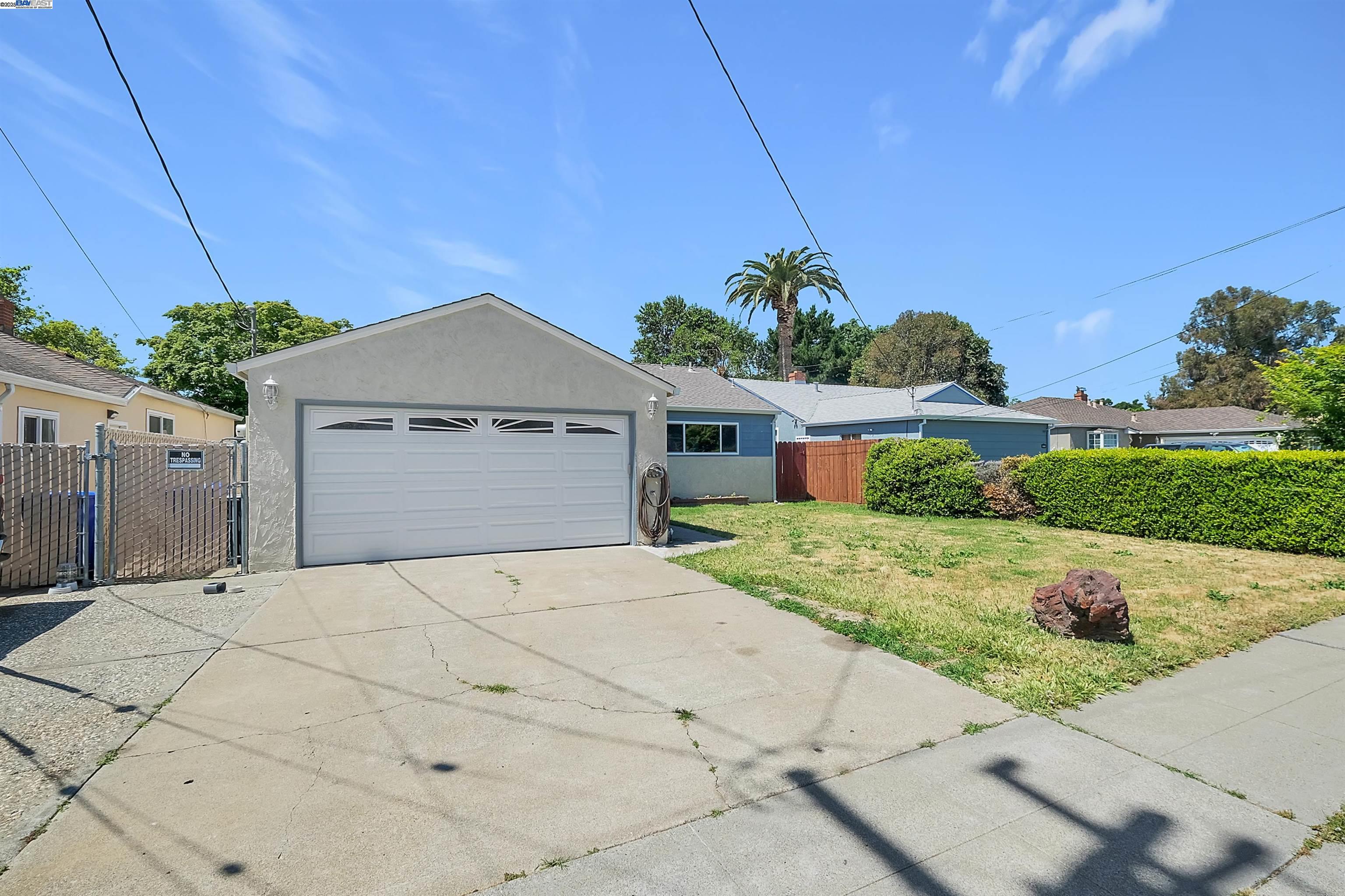 Detail Gallery Image 3 of 29 For 15939 Saint Johns Dr, San Lorenzo,  CA 94580 - 3 Beds | 2 Baths