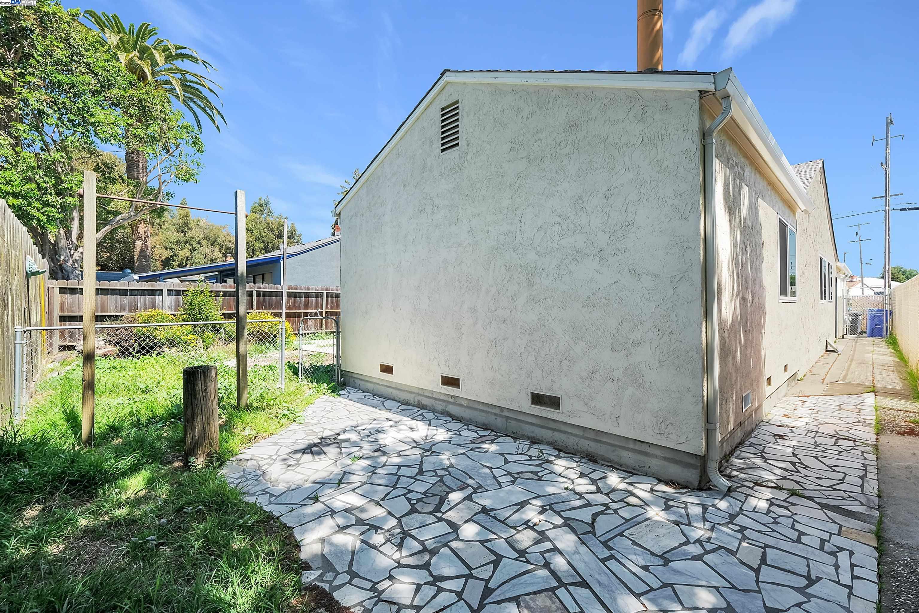 Detail Gallery Image 29 of 29 For 15939 Saint Johns Dr, San Lorenzo,  CA 94580 - 3 Beds | 2 Baths