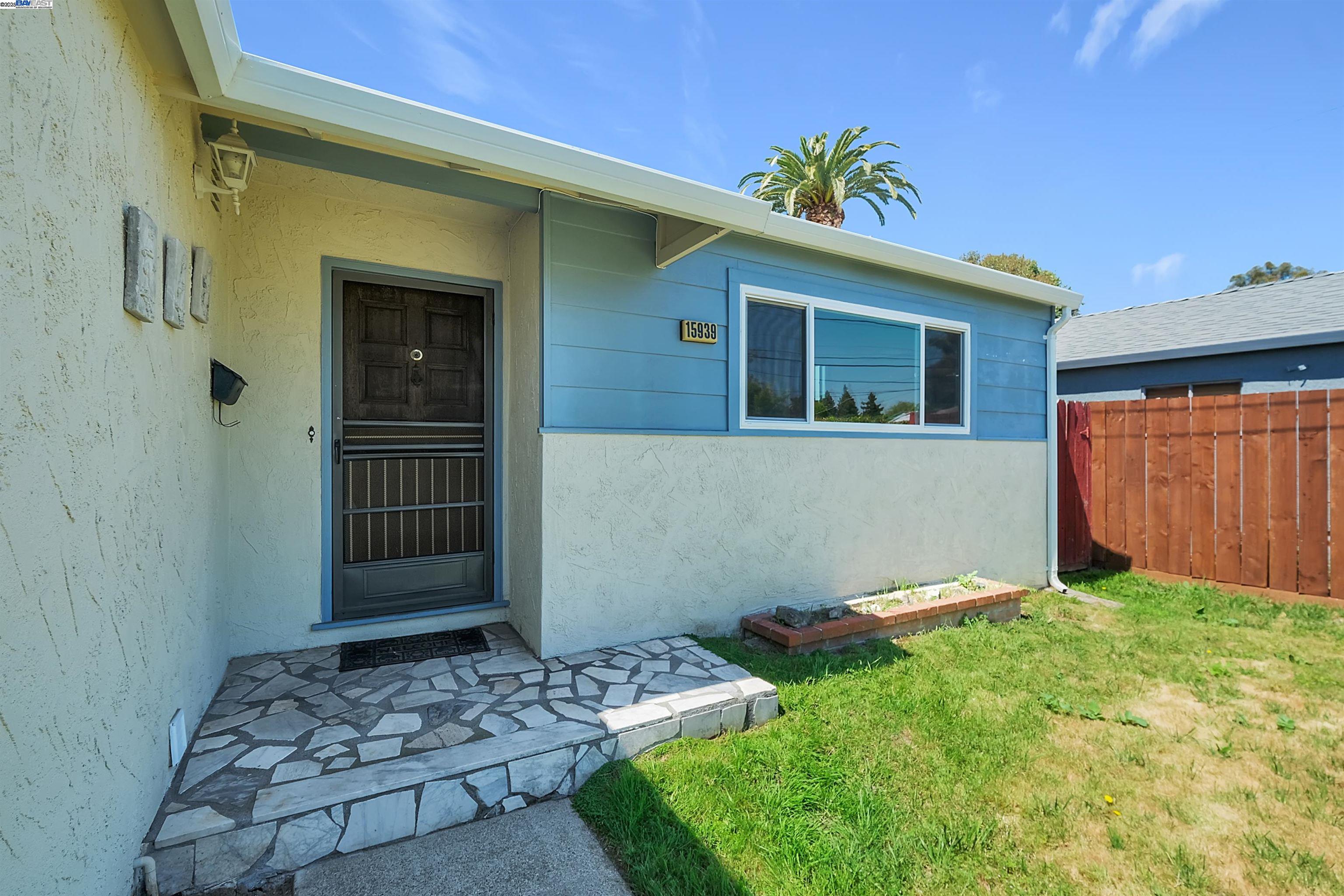 Detail Gallery Image 4 of 29 For 15939 Saint Johns Dr, San Lorenzo,  CA 94580 - 3 Beds | 2 Baths