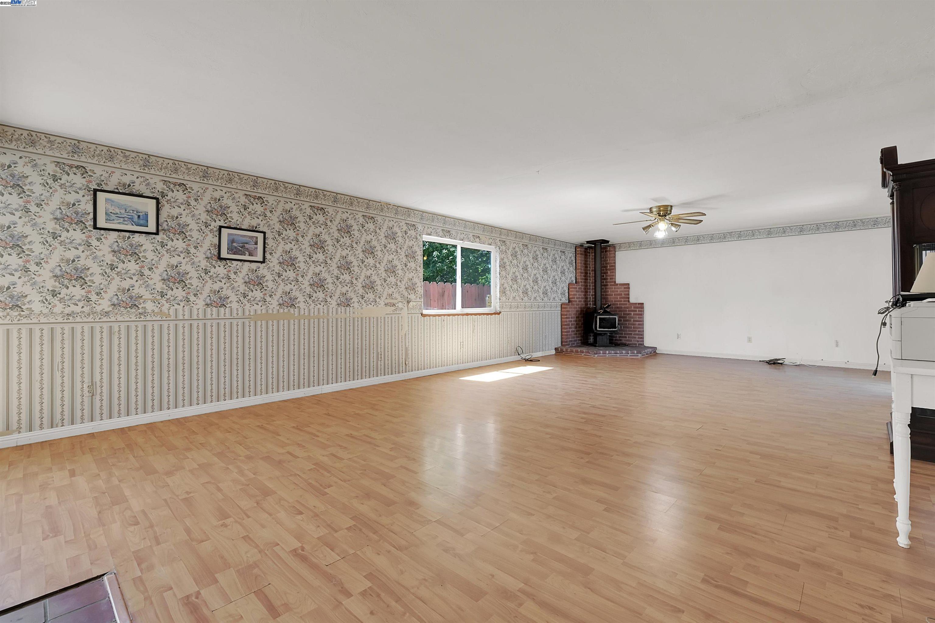 Detail Gallery Image 5 of 29 For 15939 Saint Johns Dr, San Lorenzo,  CA 94580 - 3 Beds | 2 Baths