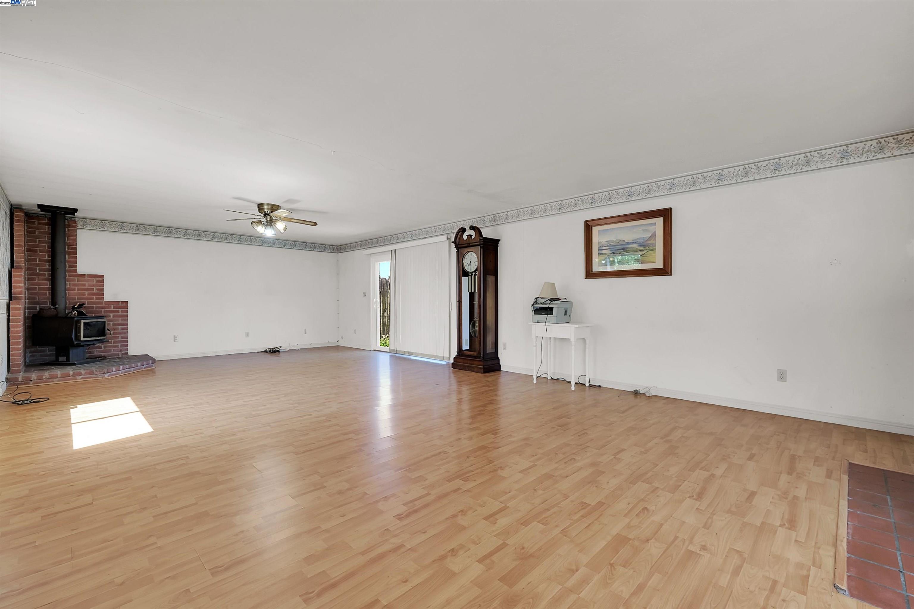 Detail Gallery Image 6 of 29 For 15939 Saint Johns Dr, San Lorenzo,  CA 94580 - 3 Beds | 2 Baths