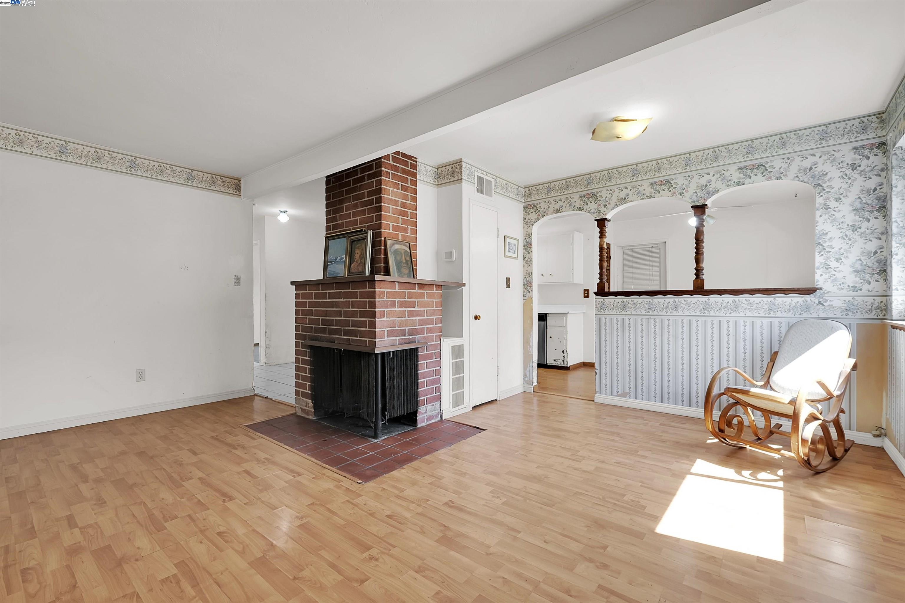 Detail Gallery Image 7 of 29 For 15939 Saint Johns Dr, San Lorenzo,  CA 94580 - 3 Beds | 2 Baths