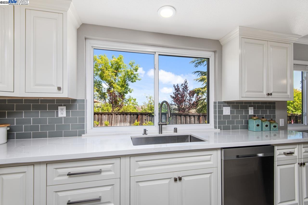 Detail Gallery Image 15 of 49 For 2839 Victoria Ridge Ct, Pleasanton,  CA 94566 - 5 Beds | 3 Baths