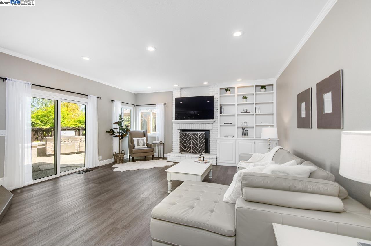 Detail Gallery Image 21 of 49 For 2839 Victoria Ridge Ct, Pleasanton,  CA 94566 - 5 Beds | 3 Baths