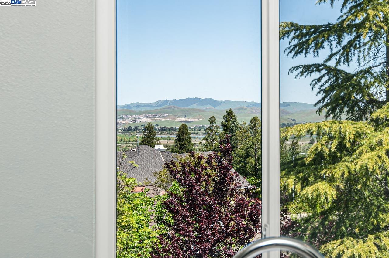 Detail Gallery Image 33 of 49 For 2839 Victoria Ridge Ct, Pleasanton,  CA 94566 - 5 Beds | 3 Baths