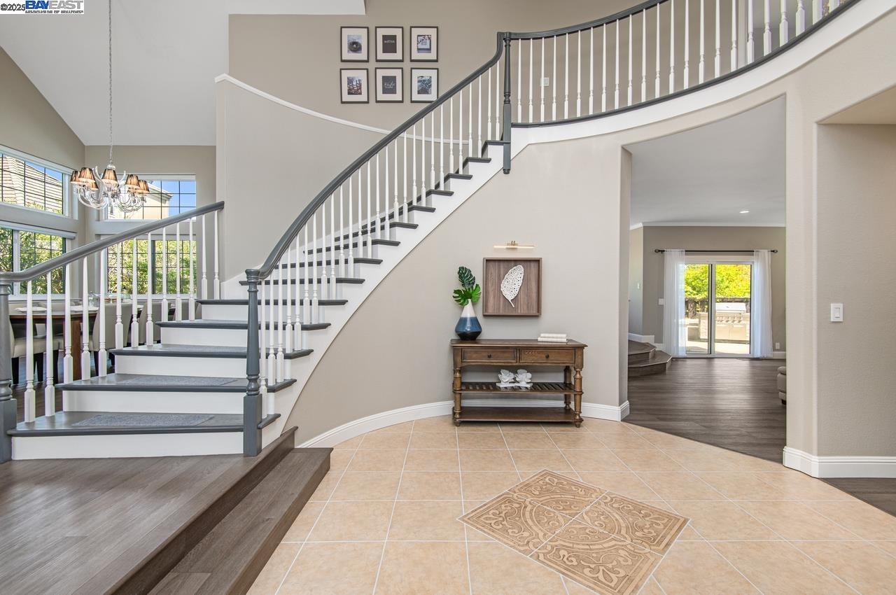 Detail Gallery Image 9 of 49 For 2839 Victoria Ridge Ct, Pleasanton,  CA 94566 - 5 Beds | 3 Baths