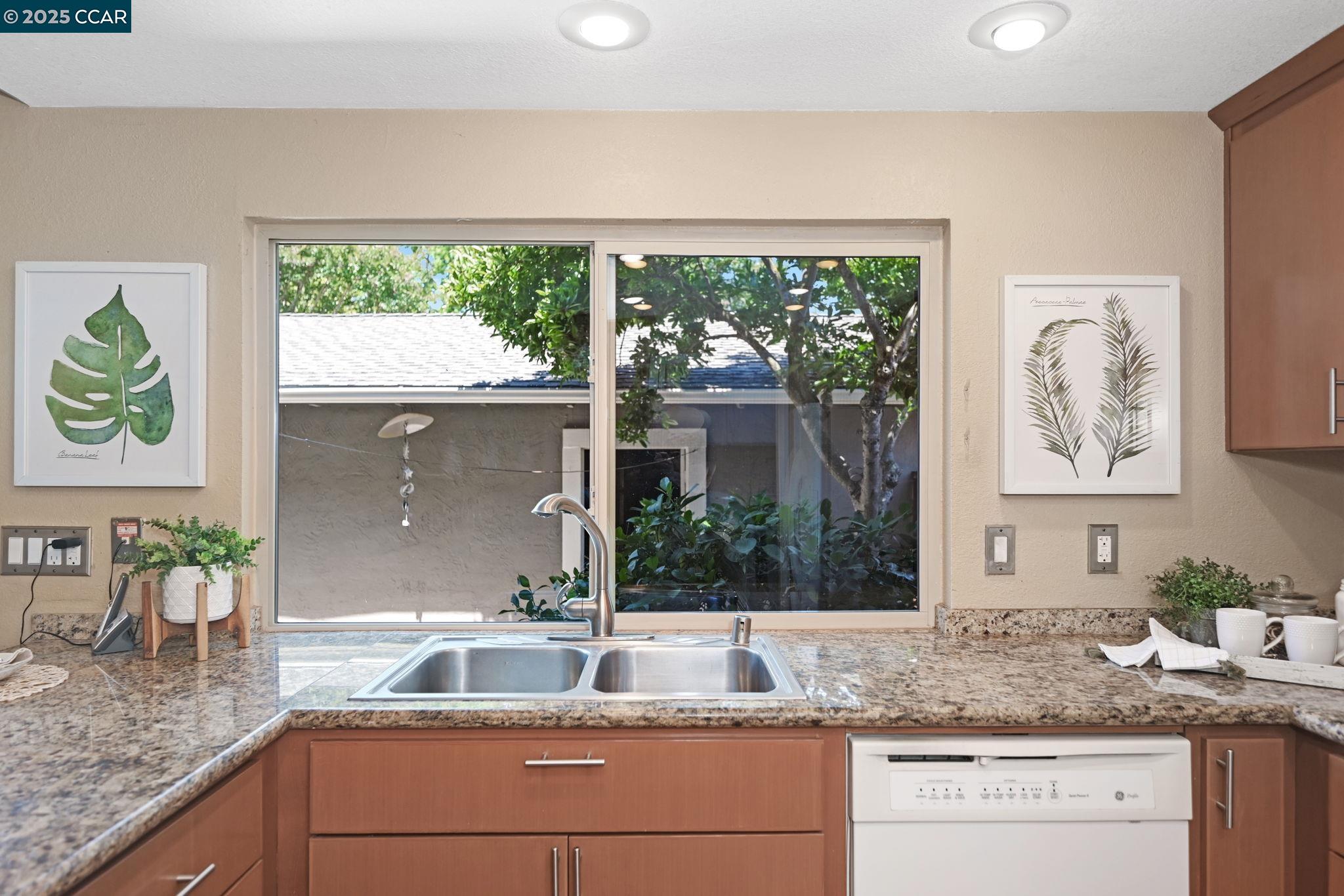 Detail Gallery Image 14 of 38 For 1466 Greenlawn Dr, Danville,  CA 94526 - 4 Beds | 2/1 Baths