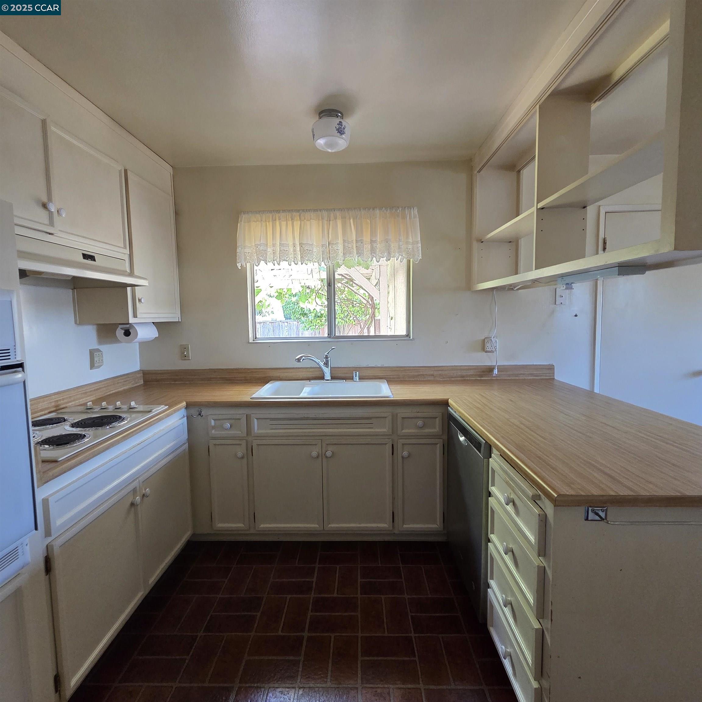 Detail Gallery Image 17 of 21 For 2771 Cornelius Dr, San Pablo,  CA 94806 - 5 Beds | 2 Baths