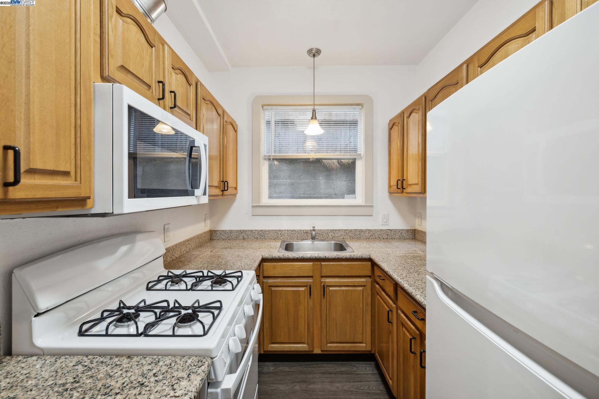 Detail Gallery Image 11 of 23 For 2246 23rd Ave, Oakland,  CA 94606 - – Beds | – Baths