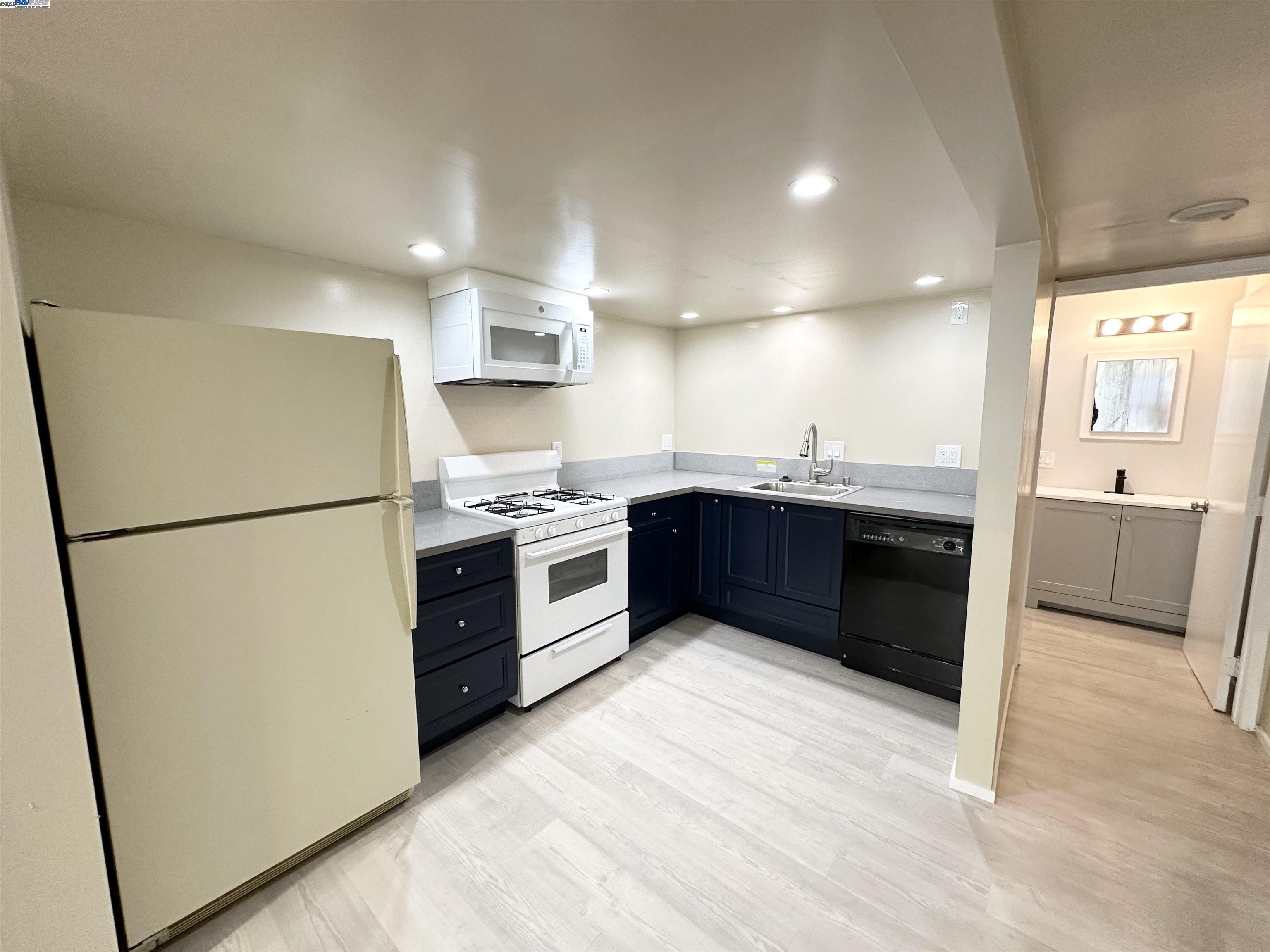 Detail Gallery Image 16 of 23 For 2246 23rd Ave, Oakland,  CA 94606 - – Beds | – Baths