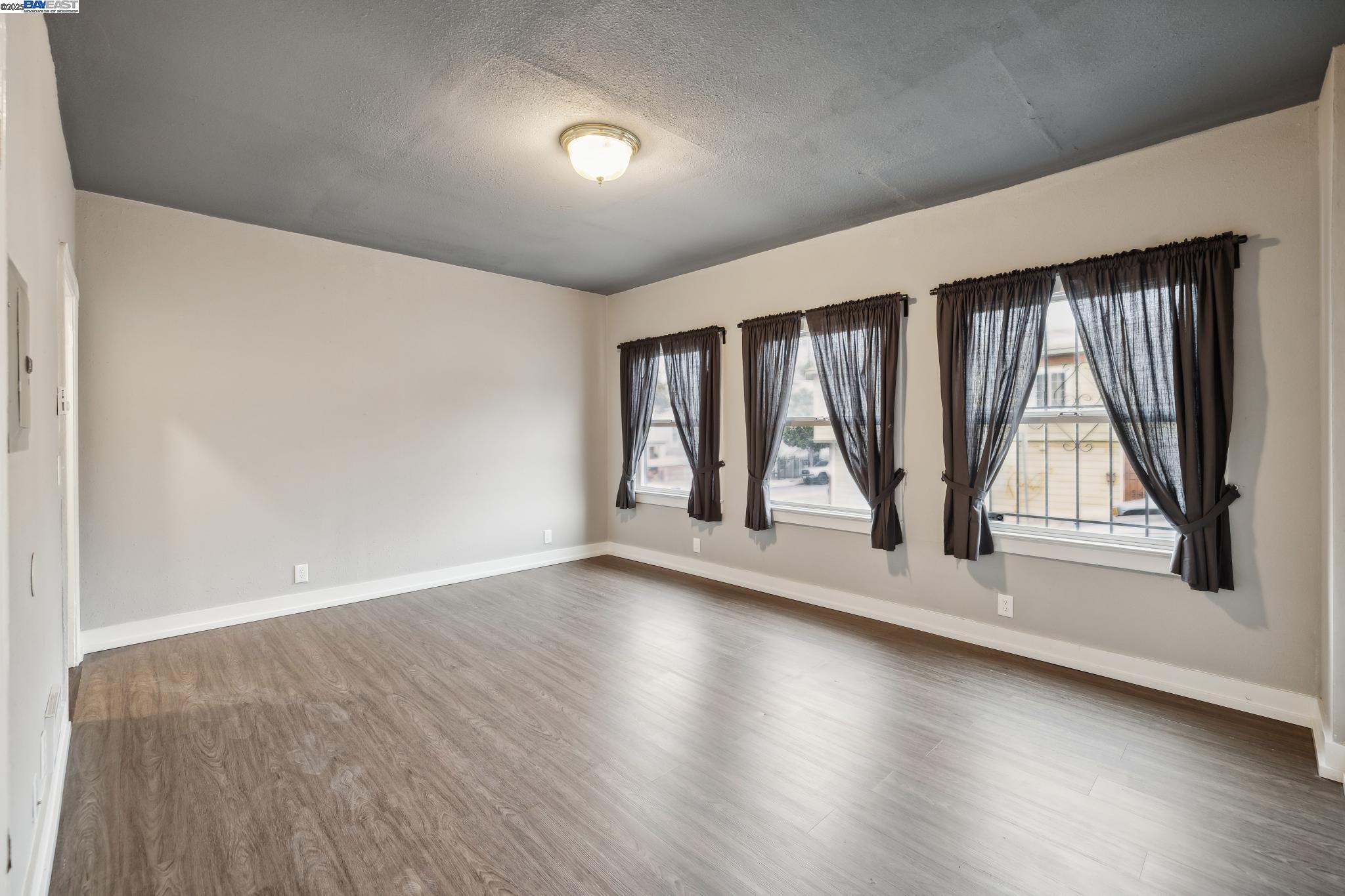 Detail Gallery Image 10 of 23 For 2246 23rd Ave, Oakland,  CA 94606 - – Beds | – Baths