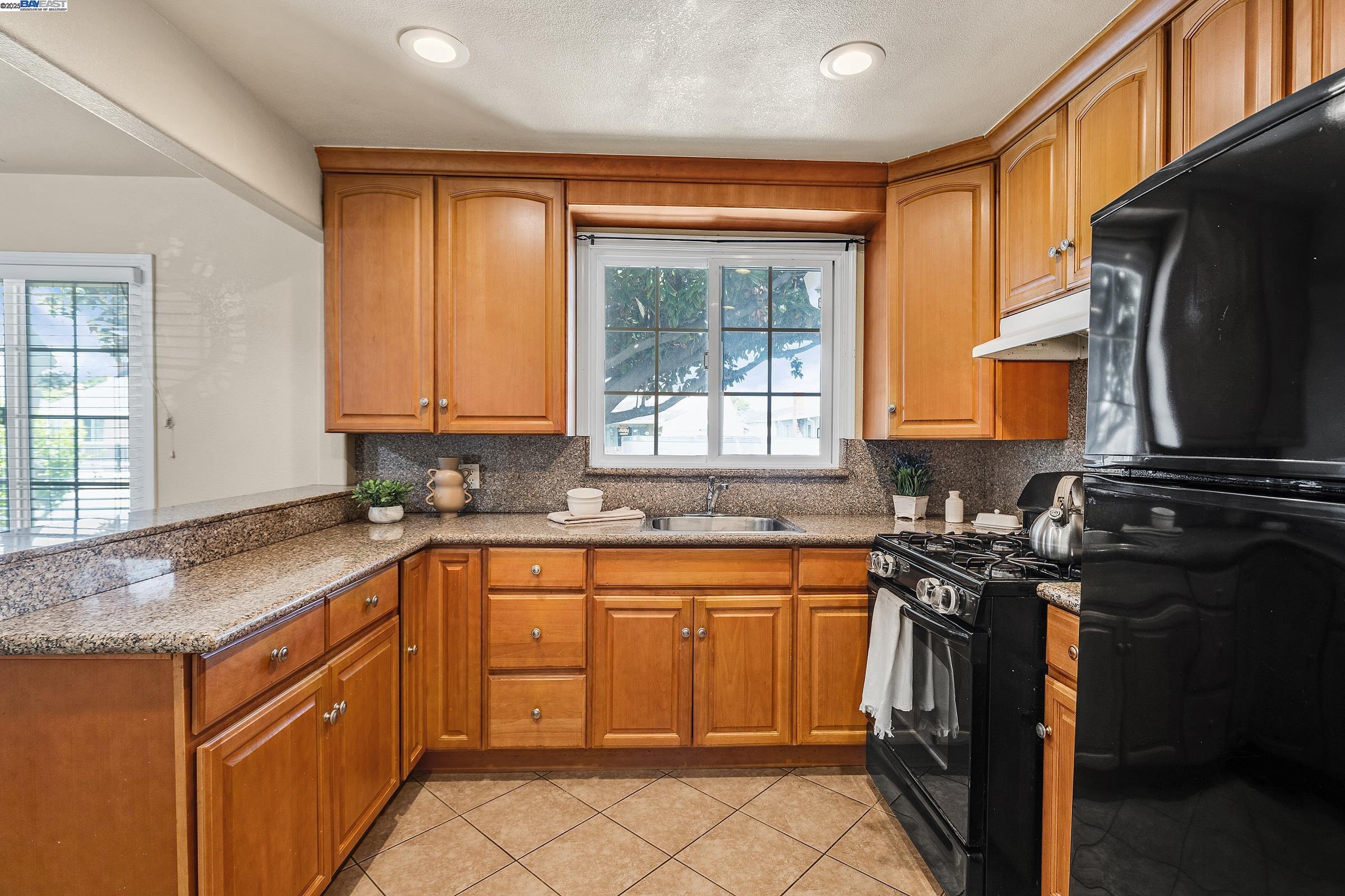 Detail Gallery Image 12 of 31 For 15028 Grenda St, San Leandro,  CA 94579 - 3 Beds | 1 Baths