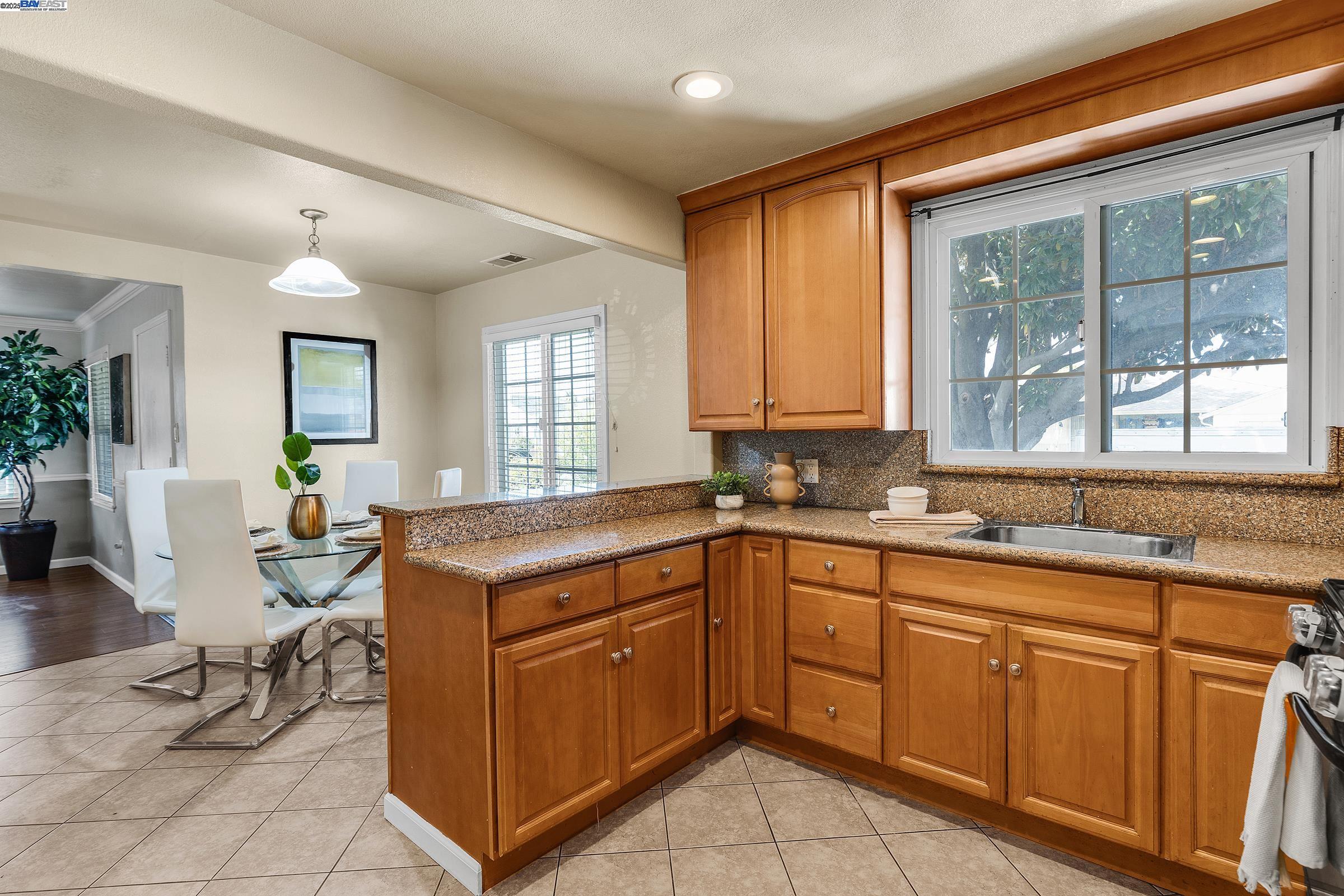 Detail Gallery Image 9 of 31 For 15028 Grenda St, San Leandro,  CA 94579 - 3 Beds | 1 Baths