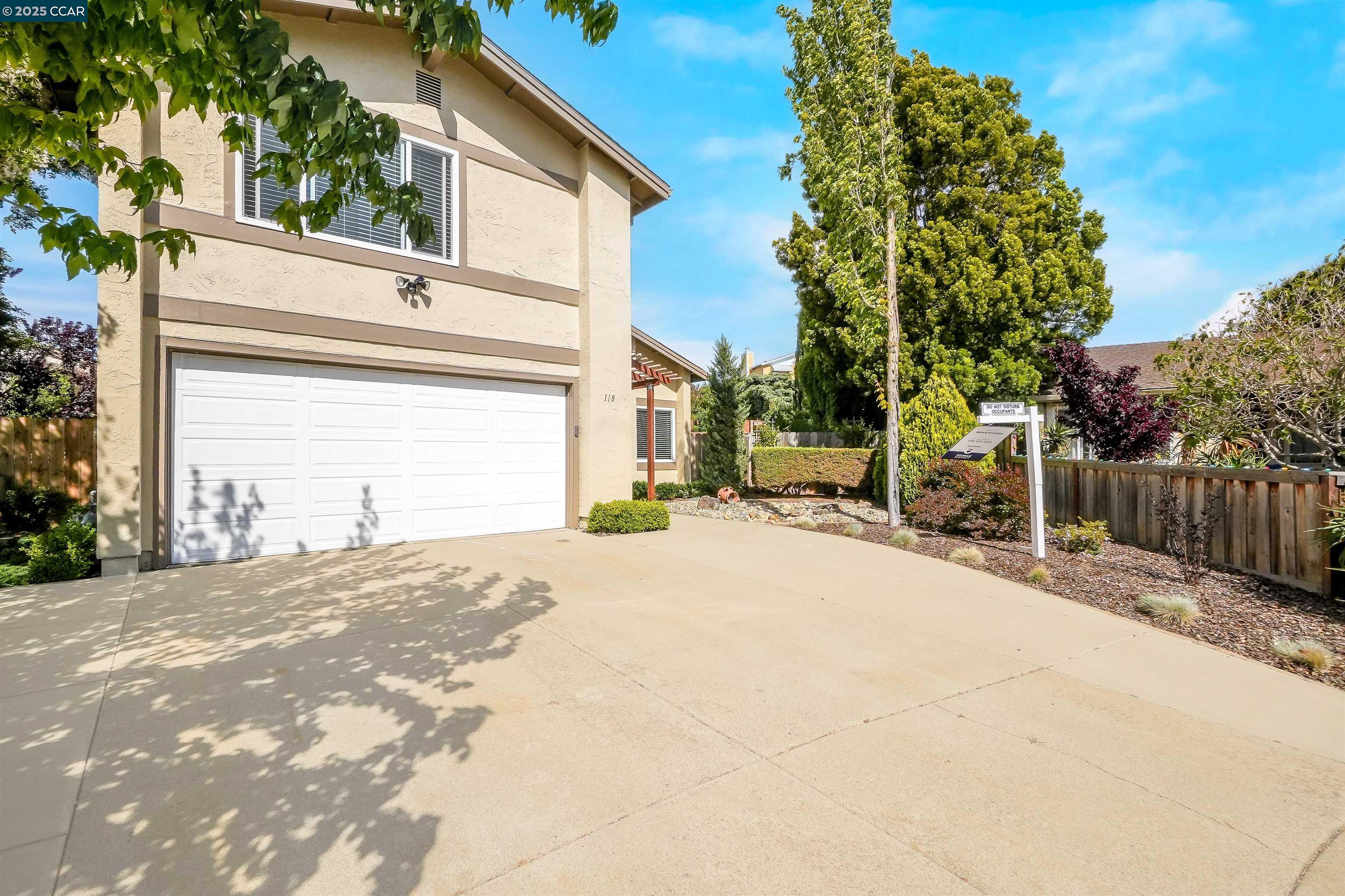 Detail Gallery Image 2 of 55 For 118 Raven Ct, Hercules,  CA 94547 - 4 Beds | 2/1 Baths