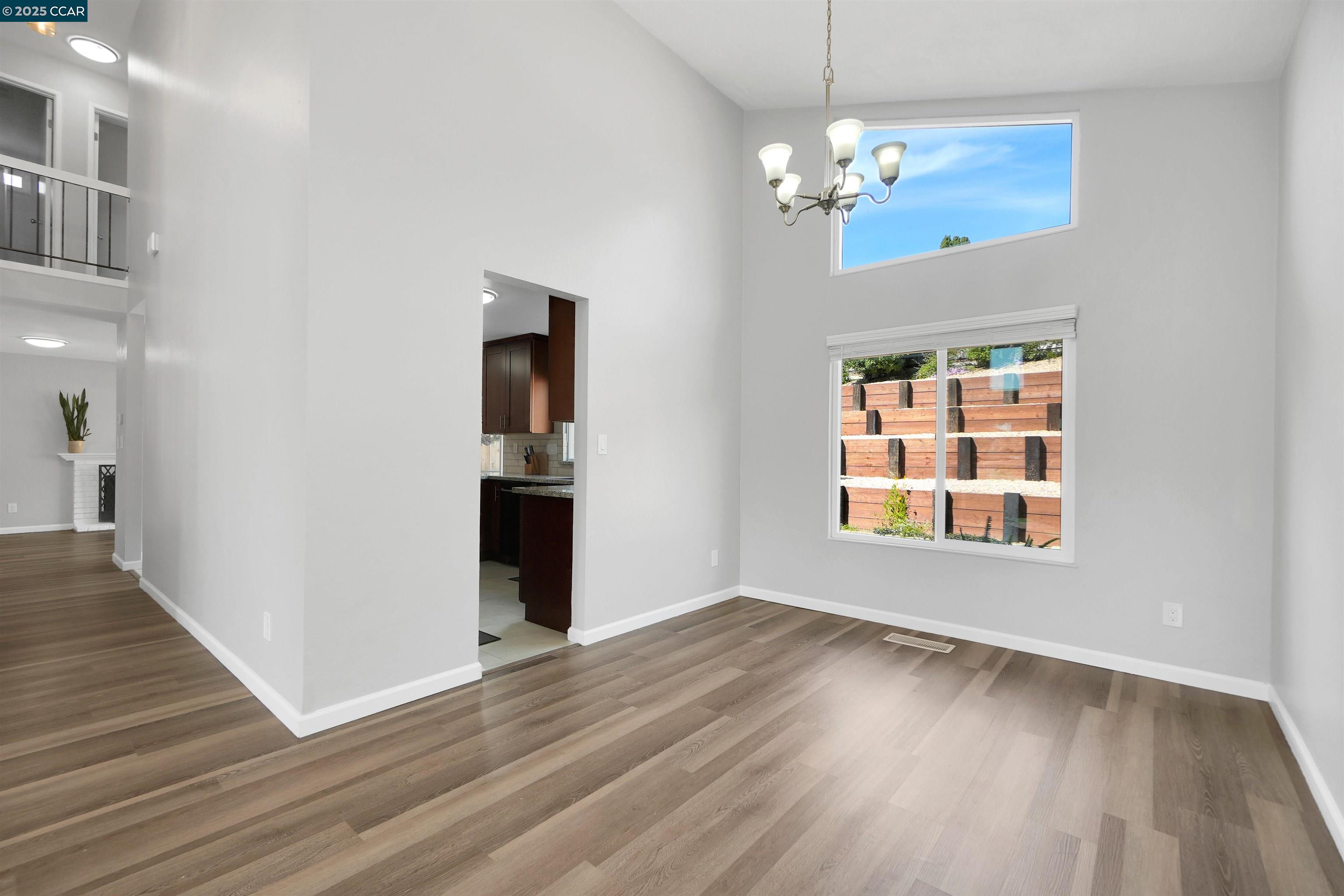 Detail Gallery Image 13 of 55 For 118 Raven Ct, Hercules,  CA 94547 - 4 Beds | 2/1 Baths