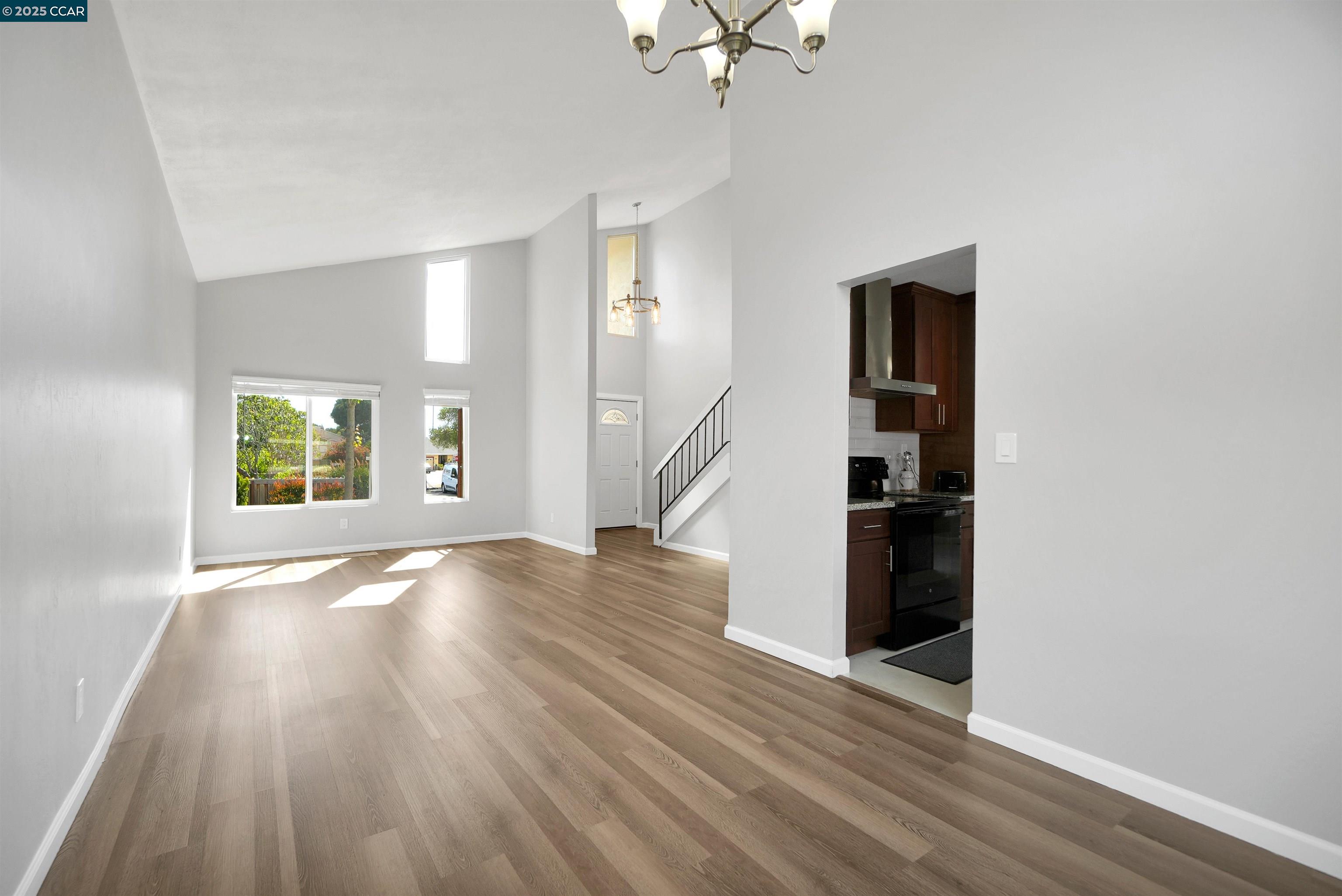 Detail Gallery Image 14 of 55 For 118 Raven Ct, Hercules,  CA 94547 - 4 Beds | 2/1 Baths