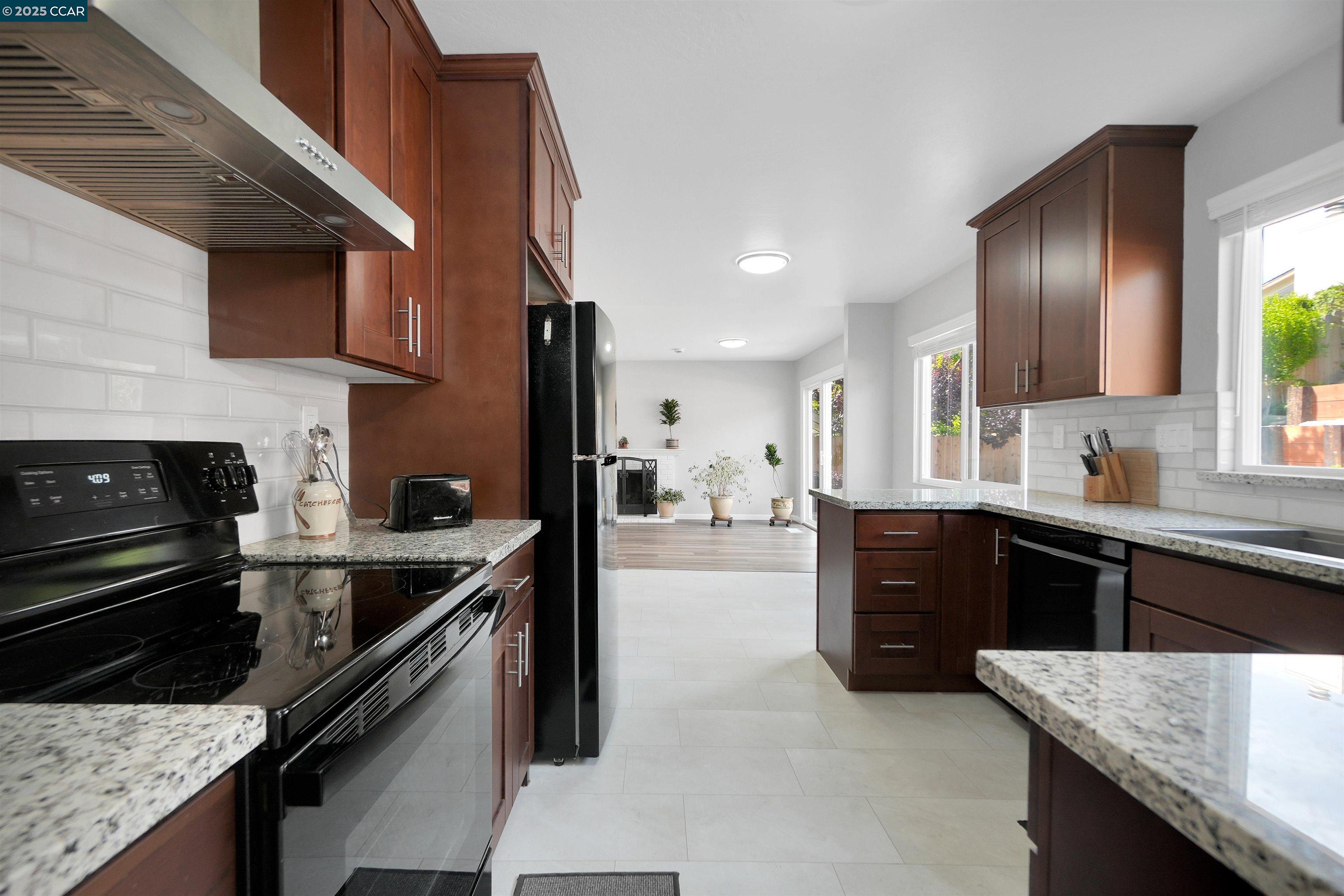 Detail Gallery Image 15 of 55 For 118 Raven Ct, Hercules,  CA 94547 - 4 Beds | 2/1 Baths
