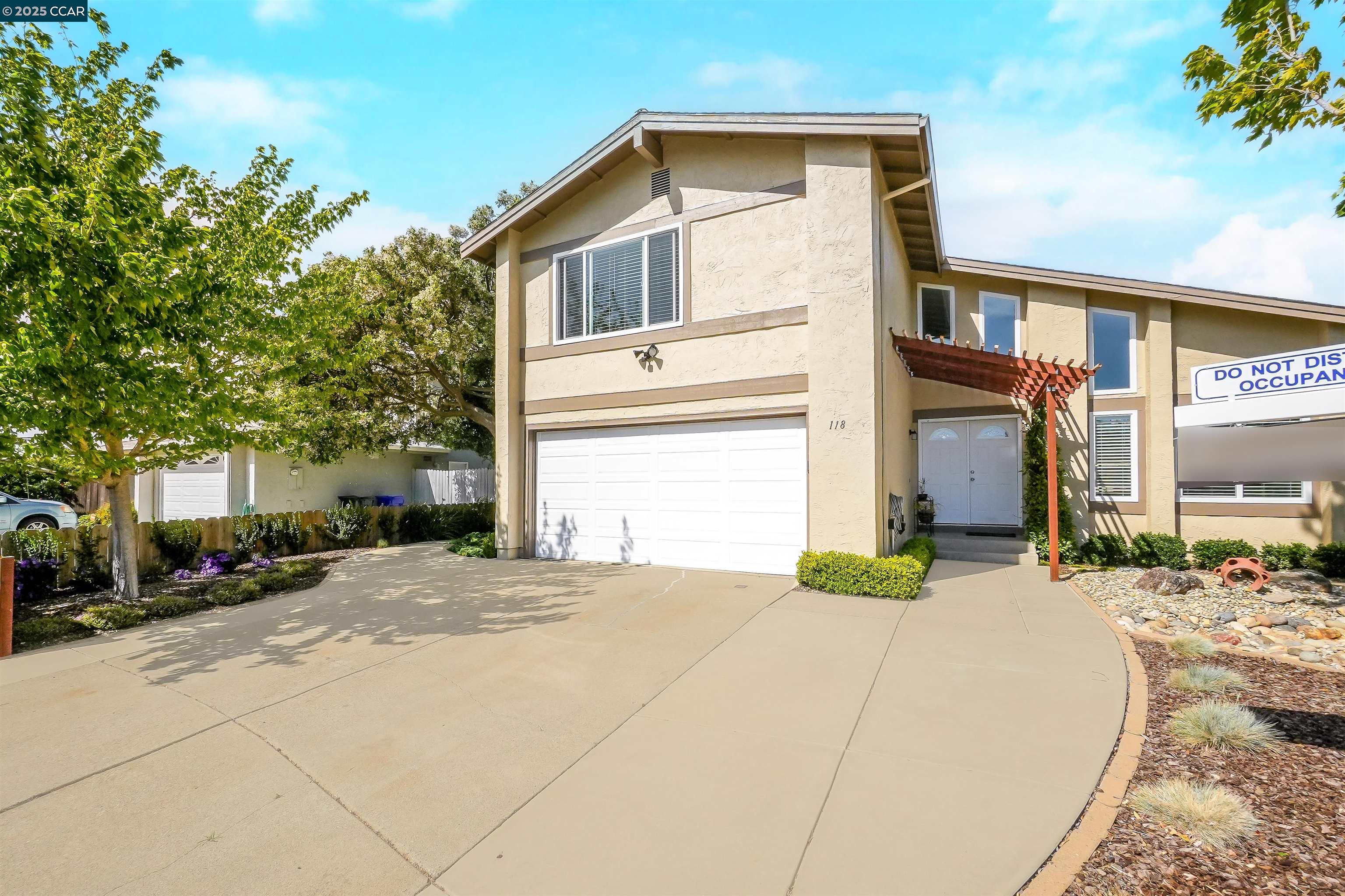 Detail Gallery Image 3 of 55 For 118 Raven Ct, Hercules,  CA 94547 - 4 Beds | 2/1 Baths