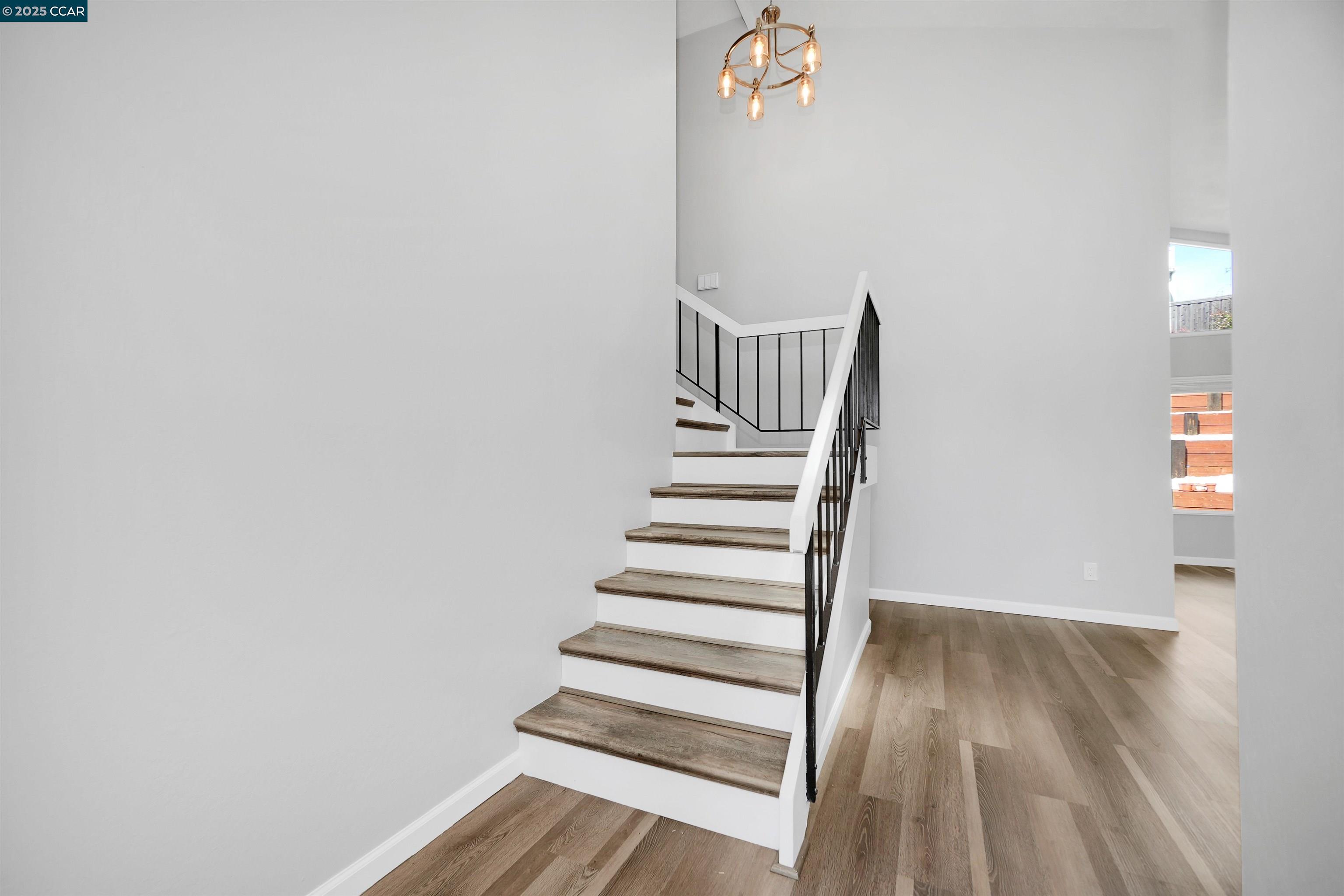 Detail Gallery Image 8 of 55 For 118 Raven Ct, Hercules,  CA 94547 - 4 Beds | 2/1 Baths