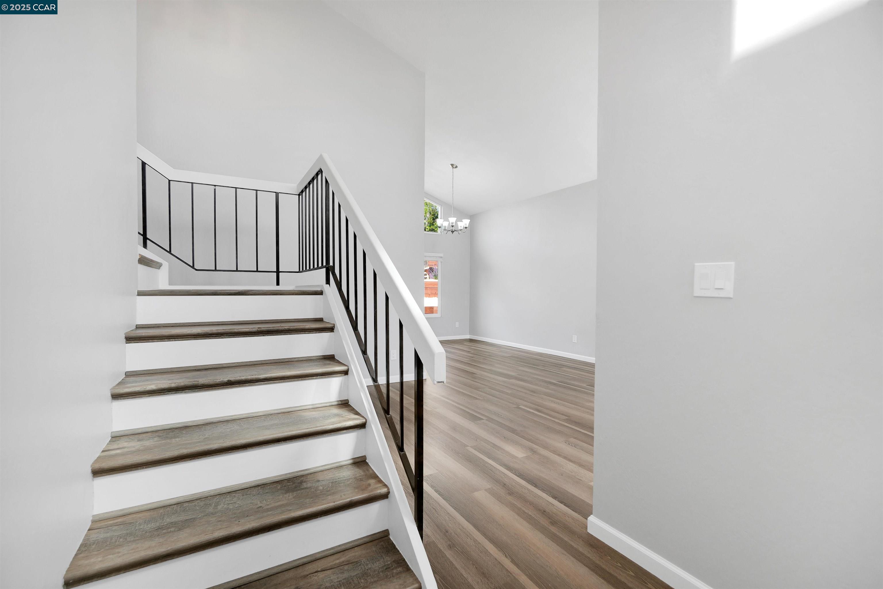 Detail Gallery Image 9 of 55 For 118 Raven Ct, Hercules,  CA 94547 - 4 Beds | 2/1 Baths