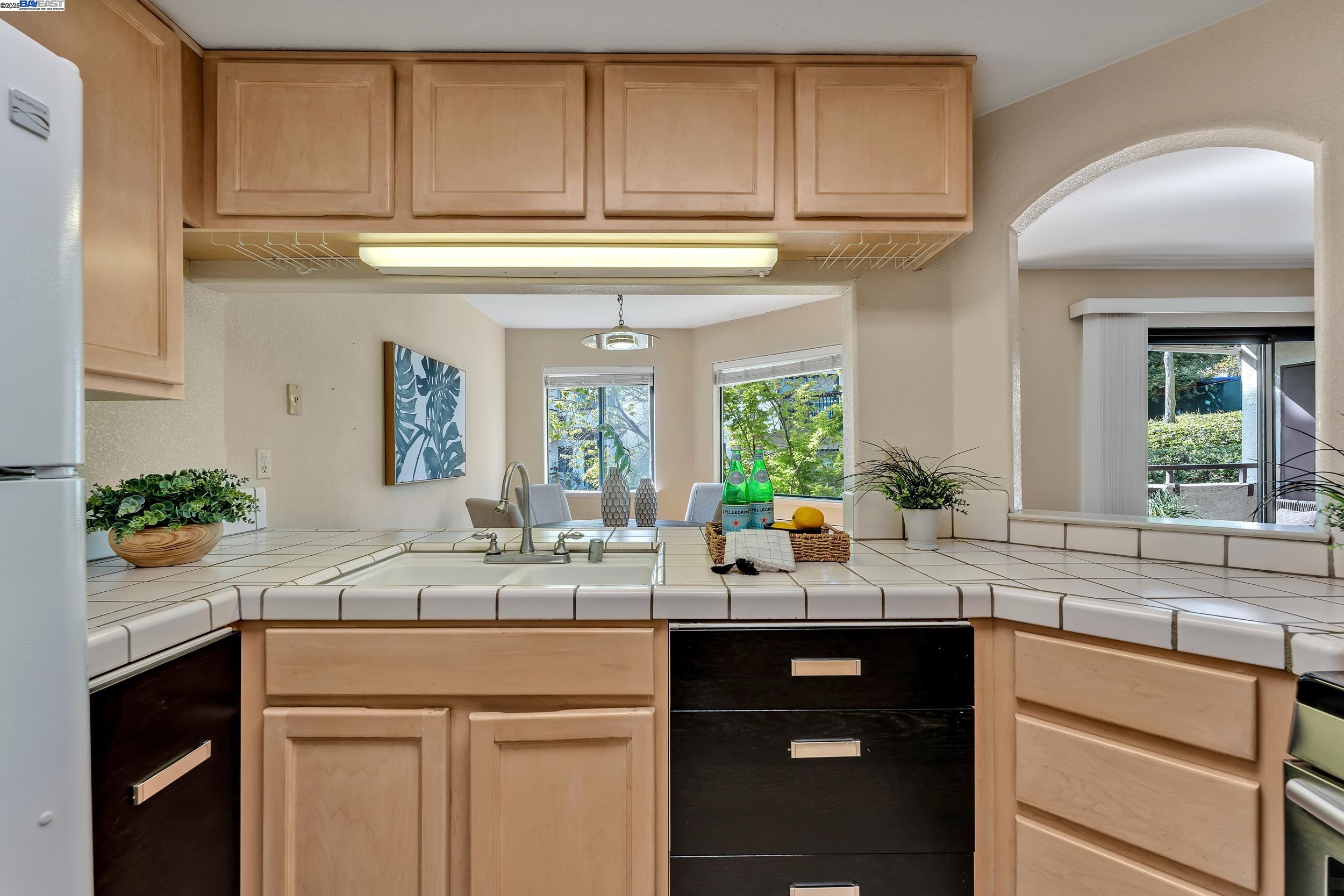 Detail Gallery Image 5 of 28 For 21239 Gary Dr 317d,  Hayward,  CA 94546 - 2 Beds | 2 Baths
