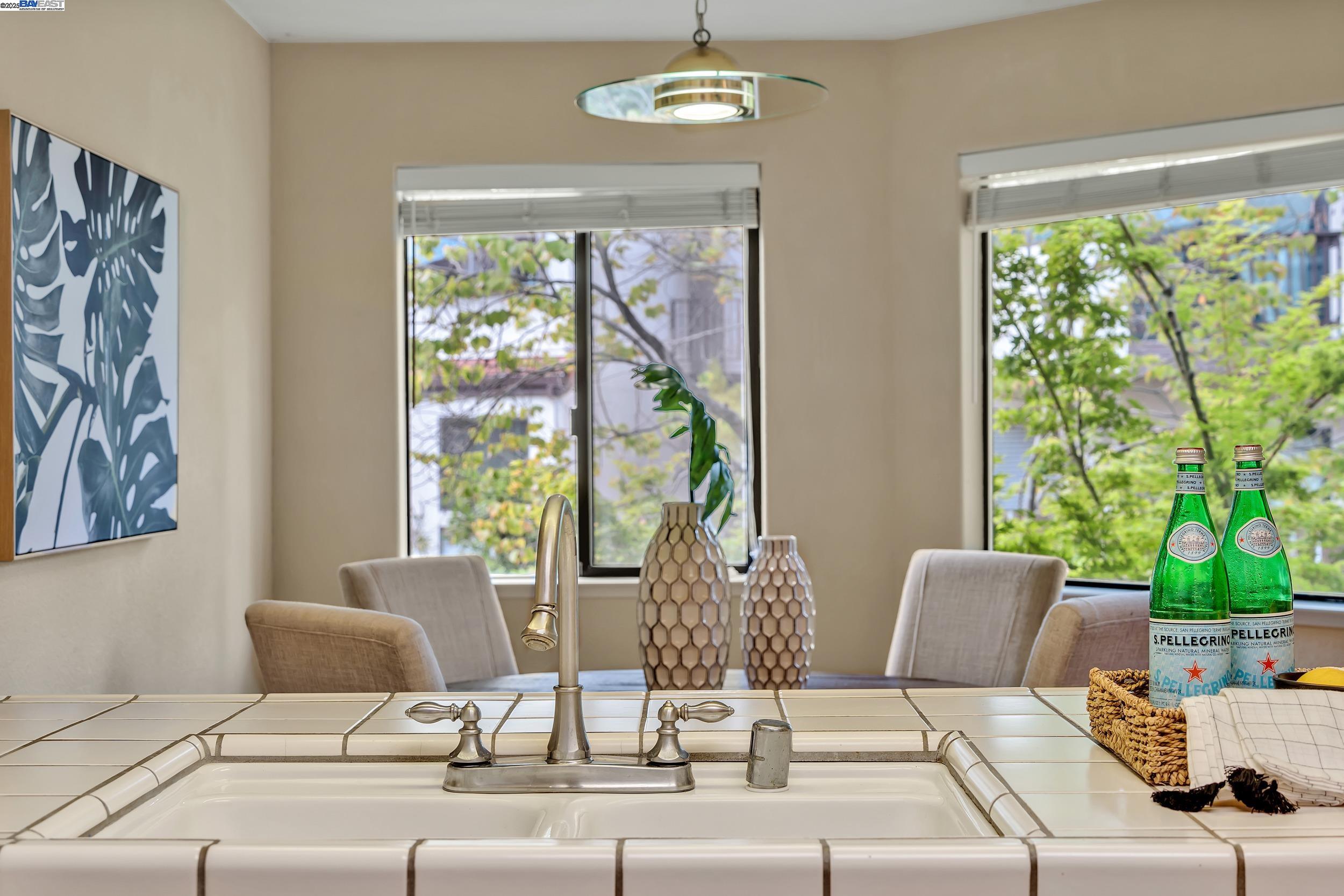 Detail Gallery Image 6 of 28 For 21239 Gary Dr 317d,  Hayward,  CA 94546 - 2 Beds | 2 Baths