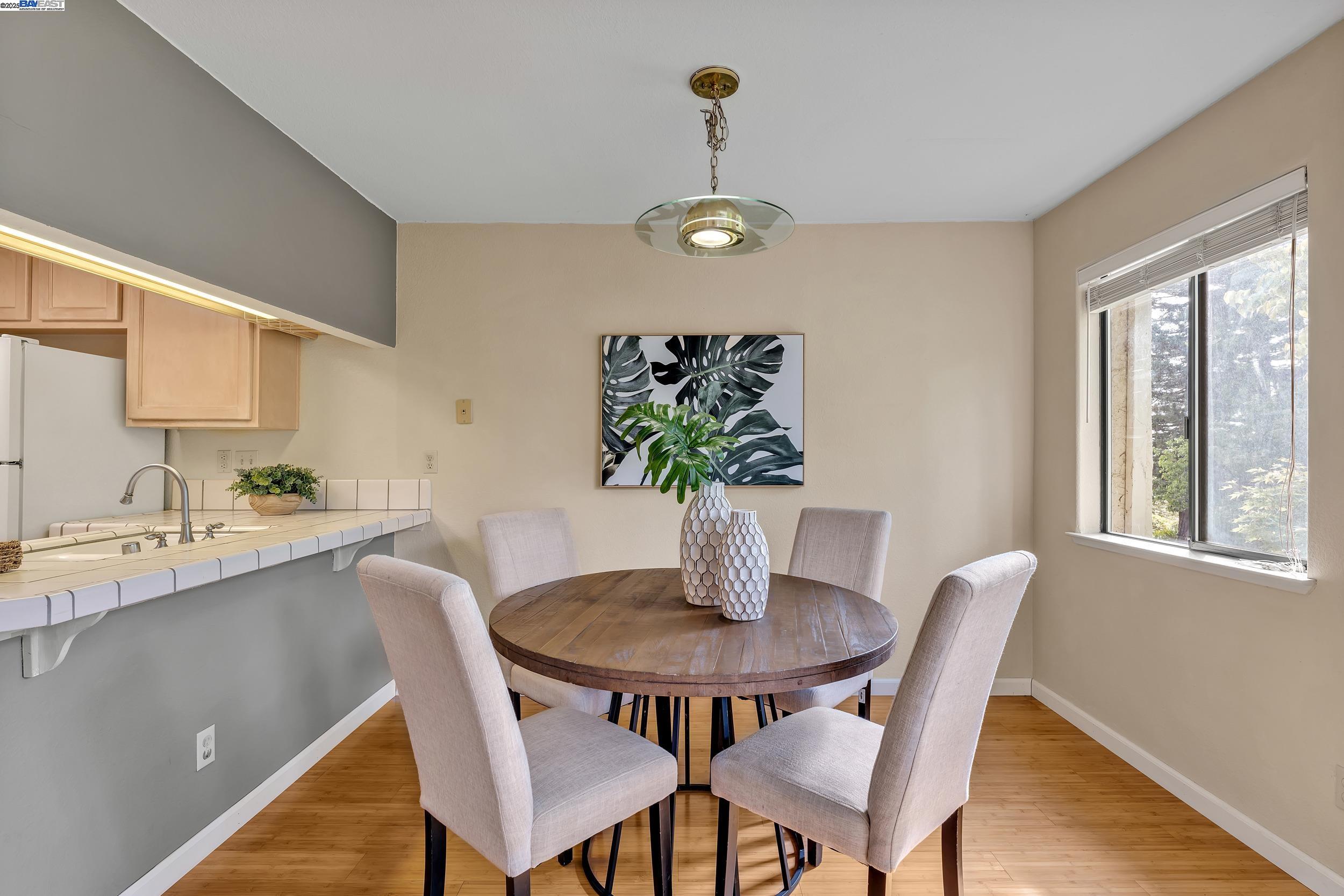 Detail Gallery Image 7 of 28 For 21239 Gary Dr 317d,  Hayward,  CA 94546 - 2 Beds | 2 Baths