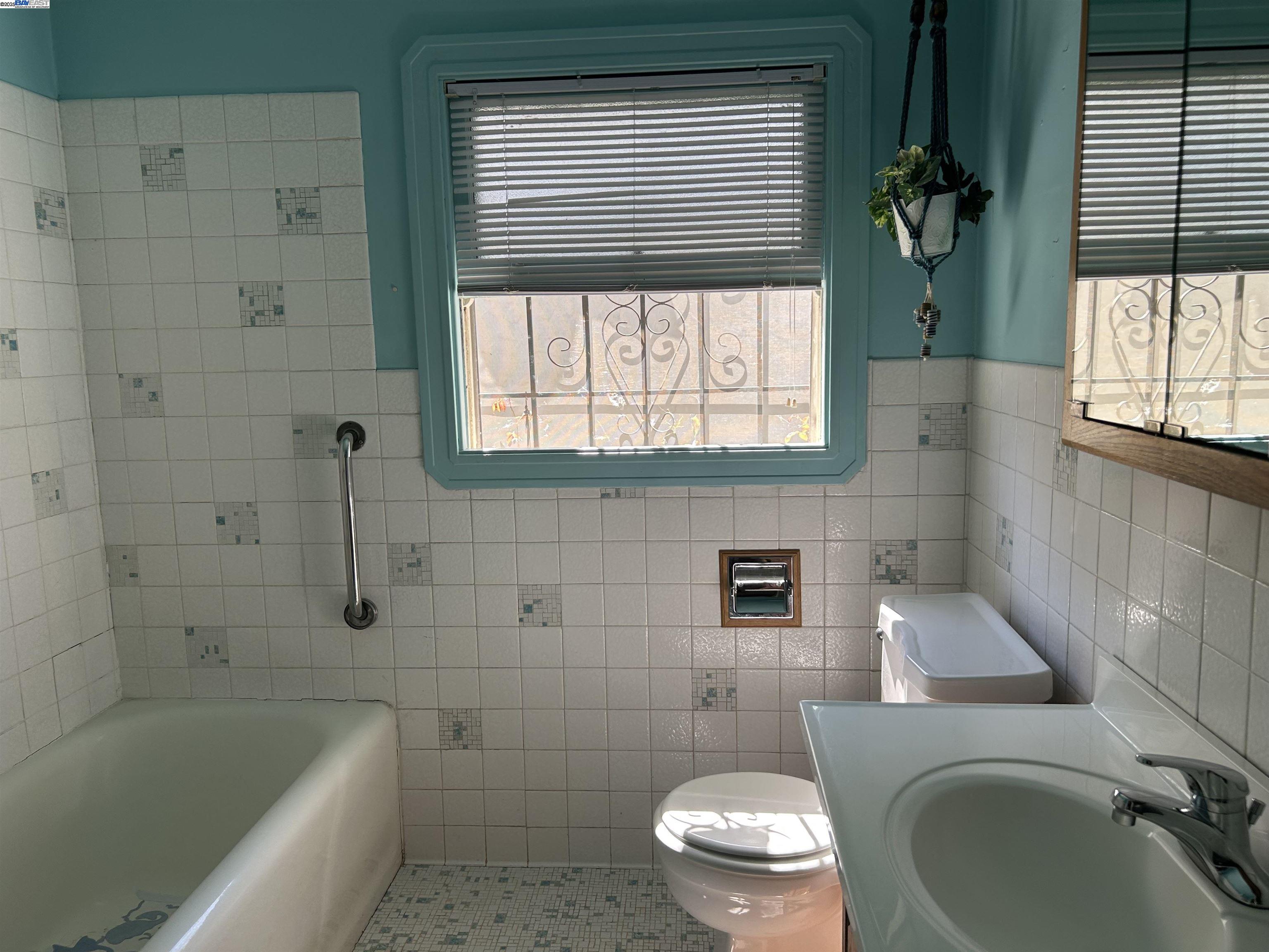 Detail Gallery Image 17 of 25 For 406 Begier Ave, San Leandro,  CA 94577 - 3 Beds | 1/1 Baths