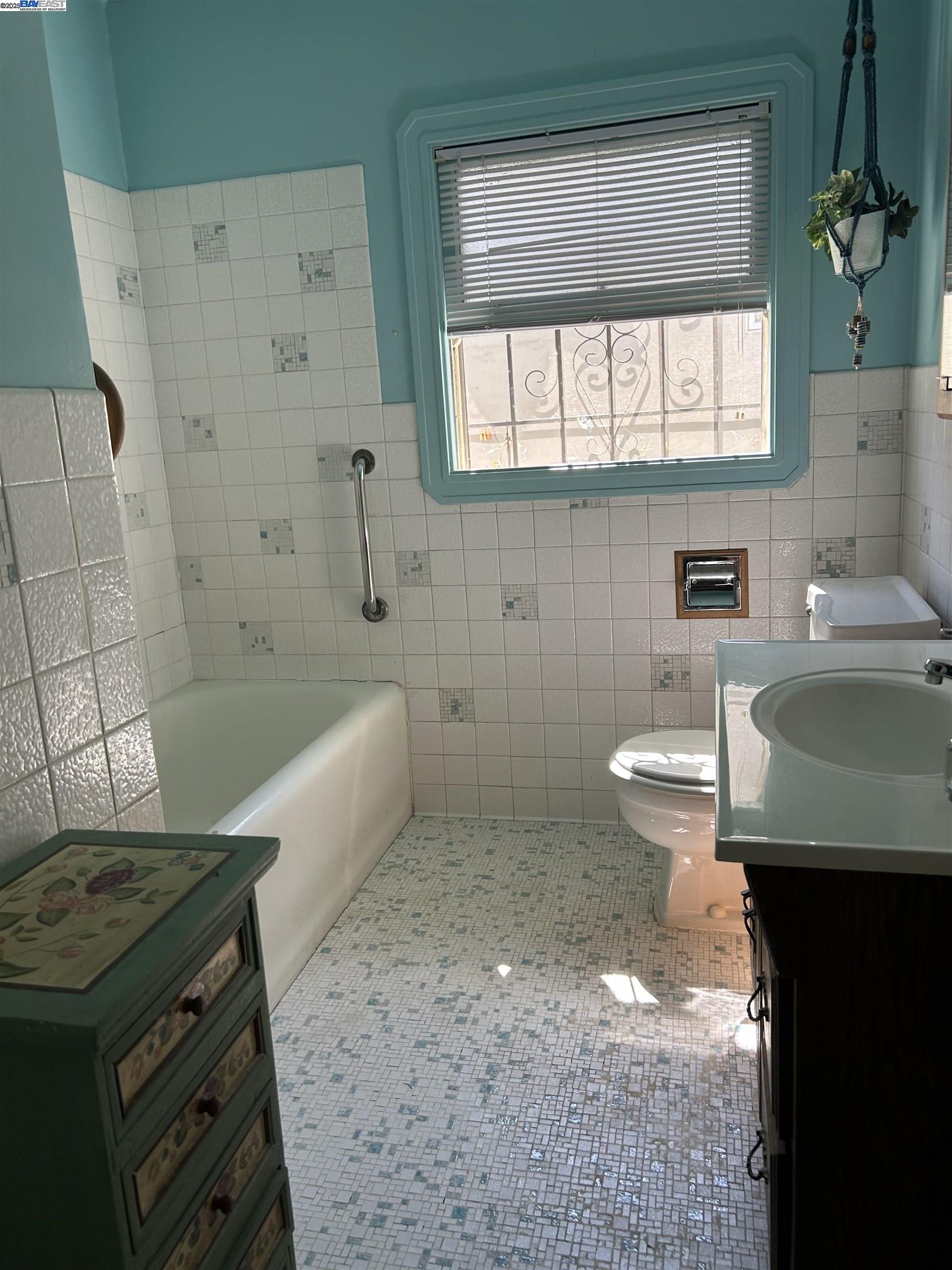 Detail Gallery Image 18 of 25 For 406 Begier Ave, San Leandro,  CA 94577 - 3 Beds | 1/1 Baths