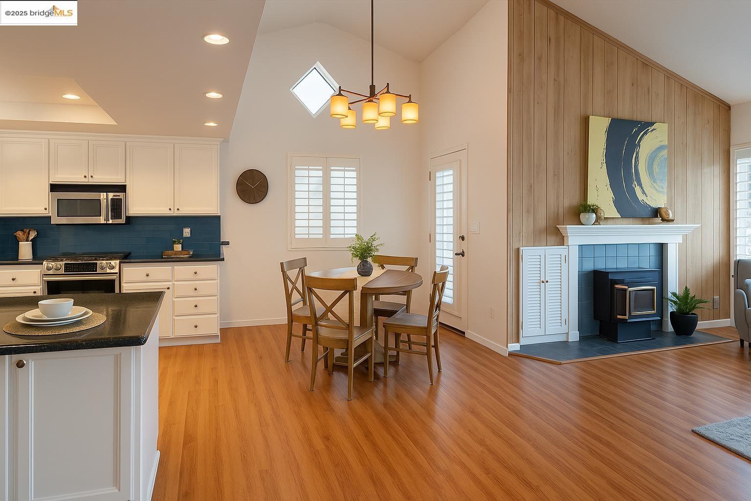 Detail Gallery Image 3 of 21 For 2136 Sand Point Rd, Discovery Bay,  CA 94505 - 3 Beds | 2 Baths