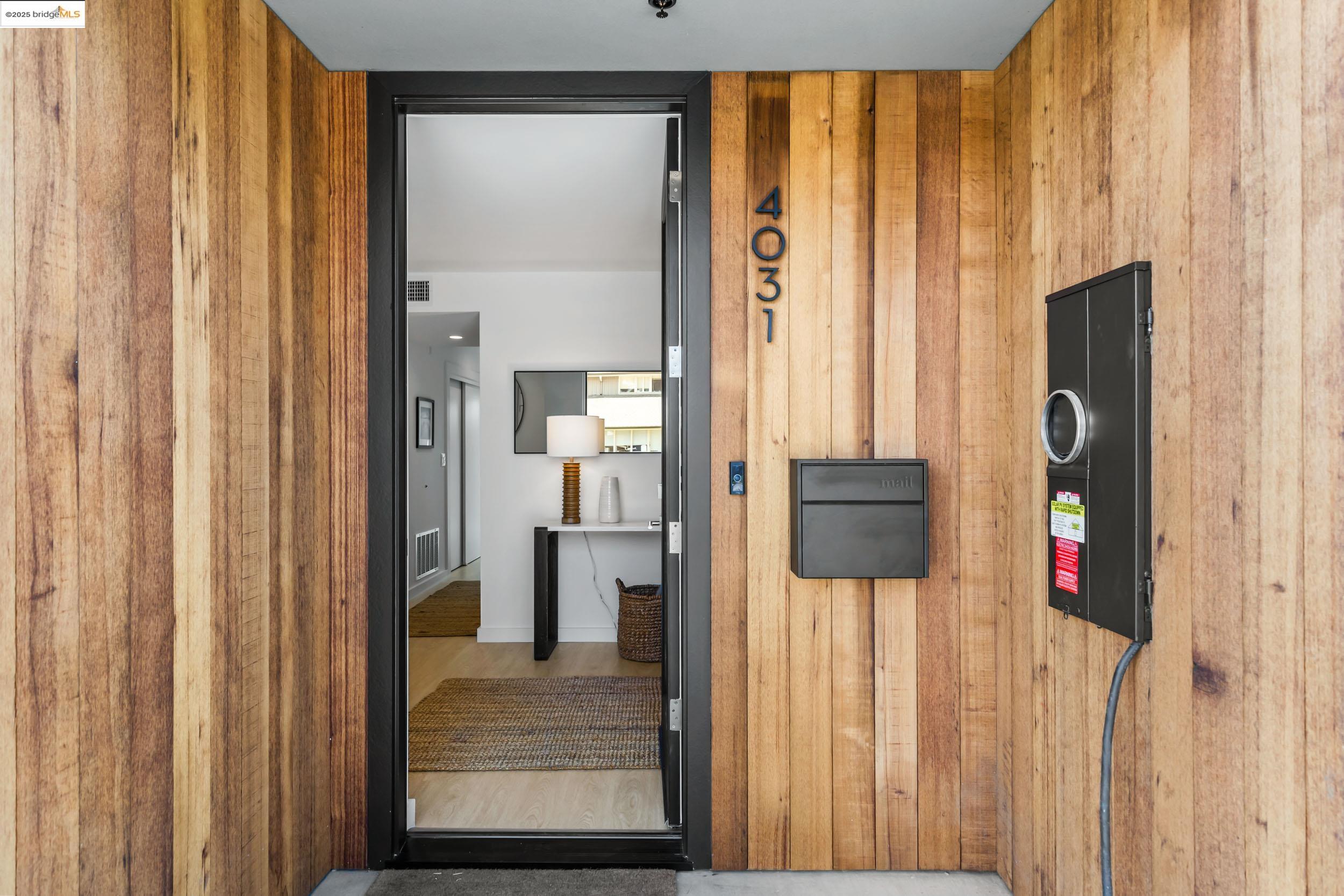Detail Gallery Image 2 of 29 For 4031 Park Blvd, Oakland,  CA 94602 - 3 Beds | 2 Baths