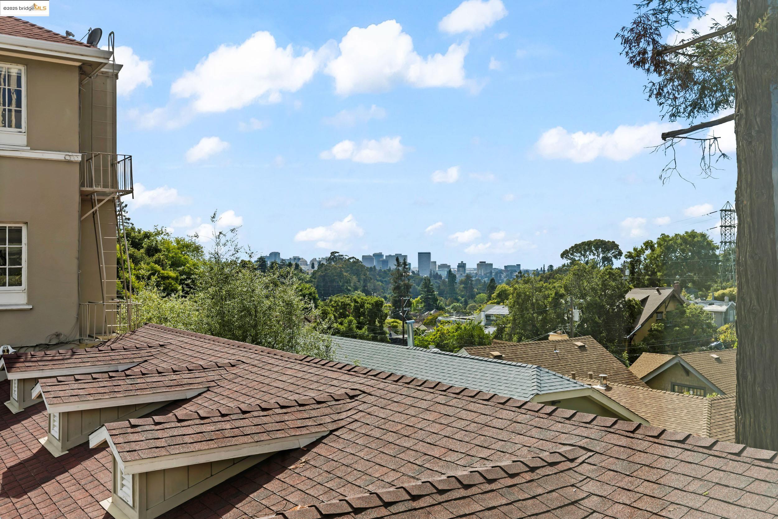 Detail Gallery Image 14 of 29 For 4031 Park Blvd, Oakland,  CA 94602 - 3 Beds | 2 Baths