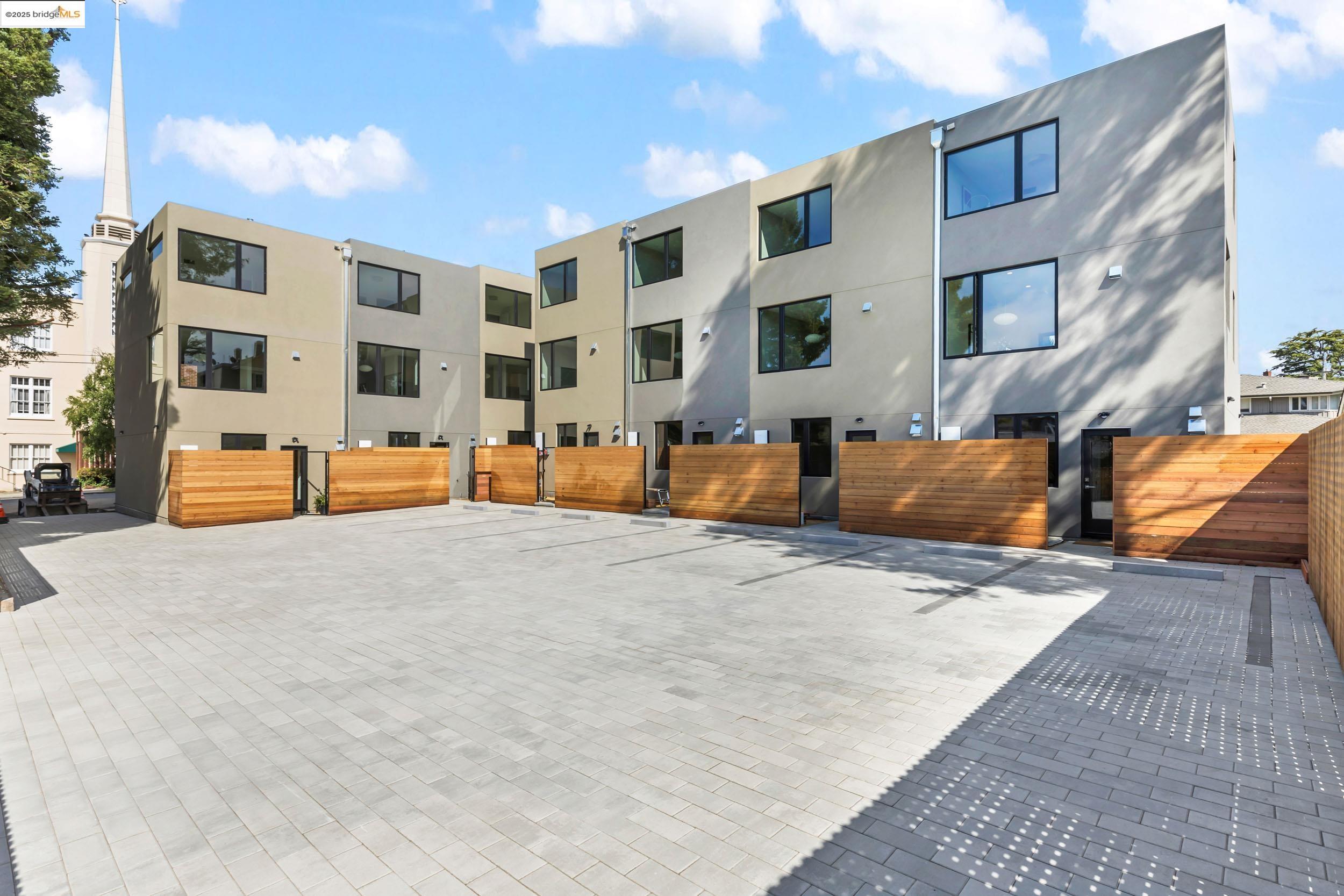 Detail Gallery Image 23 of 29 For 4031 Park Blvd, Oakland,  CA 94602 - 3 Beds | 2 Baths