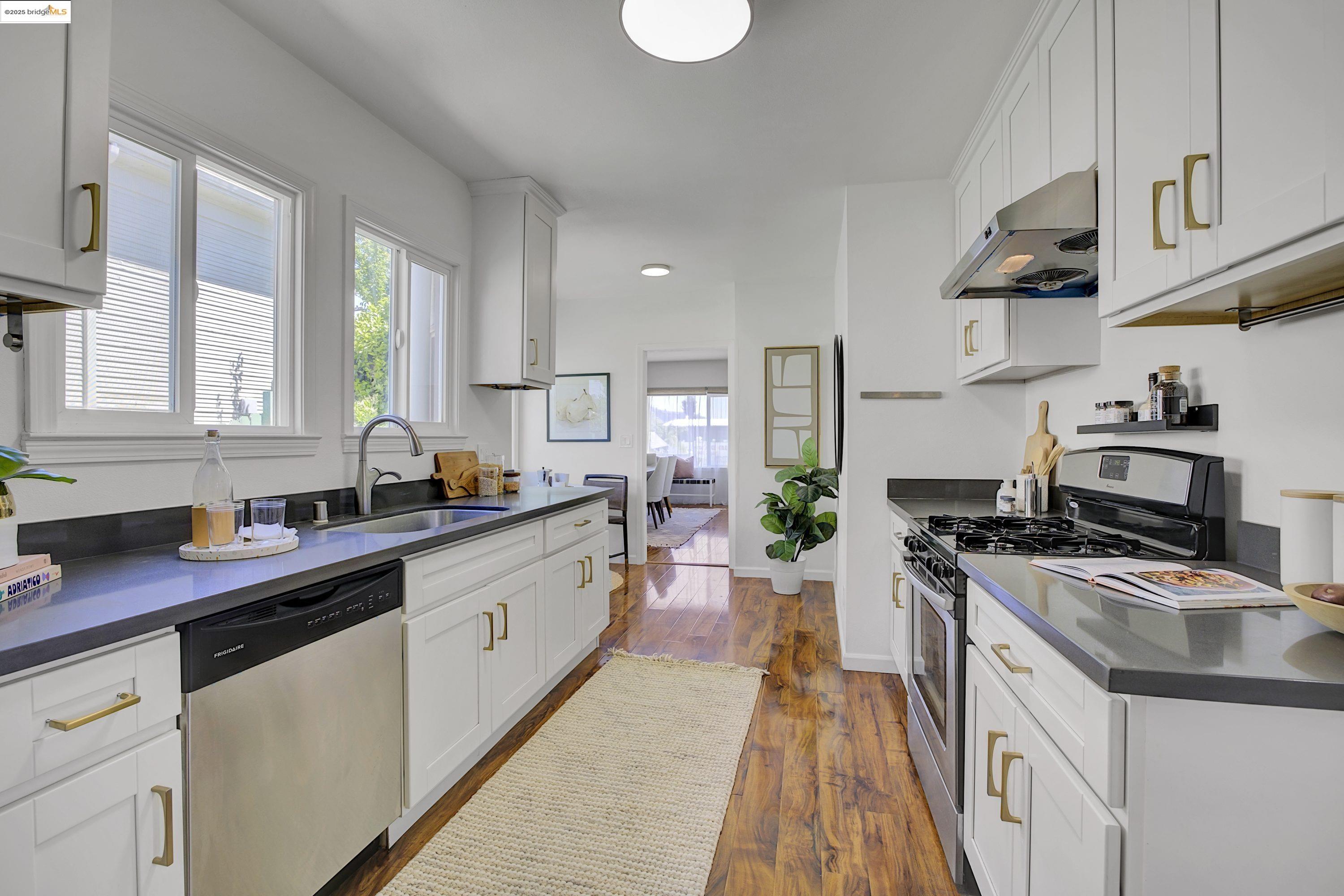 Detail Gallery Image 11 of 37 For 3515 Coolidge Ave, Oakland,  CA 94602 - 2 Beds | 1/1 Baths